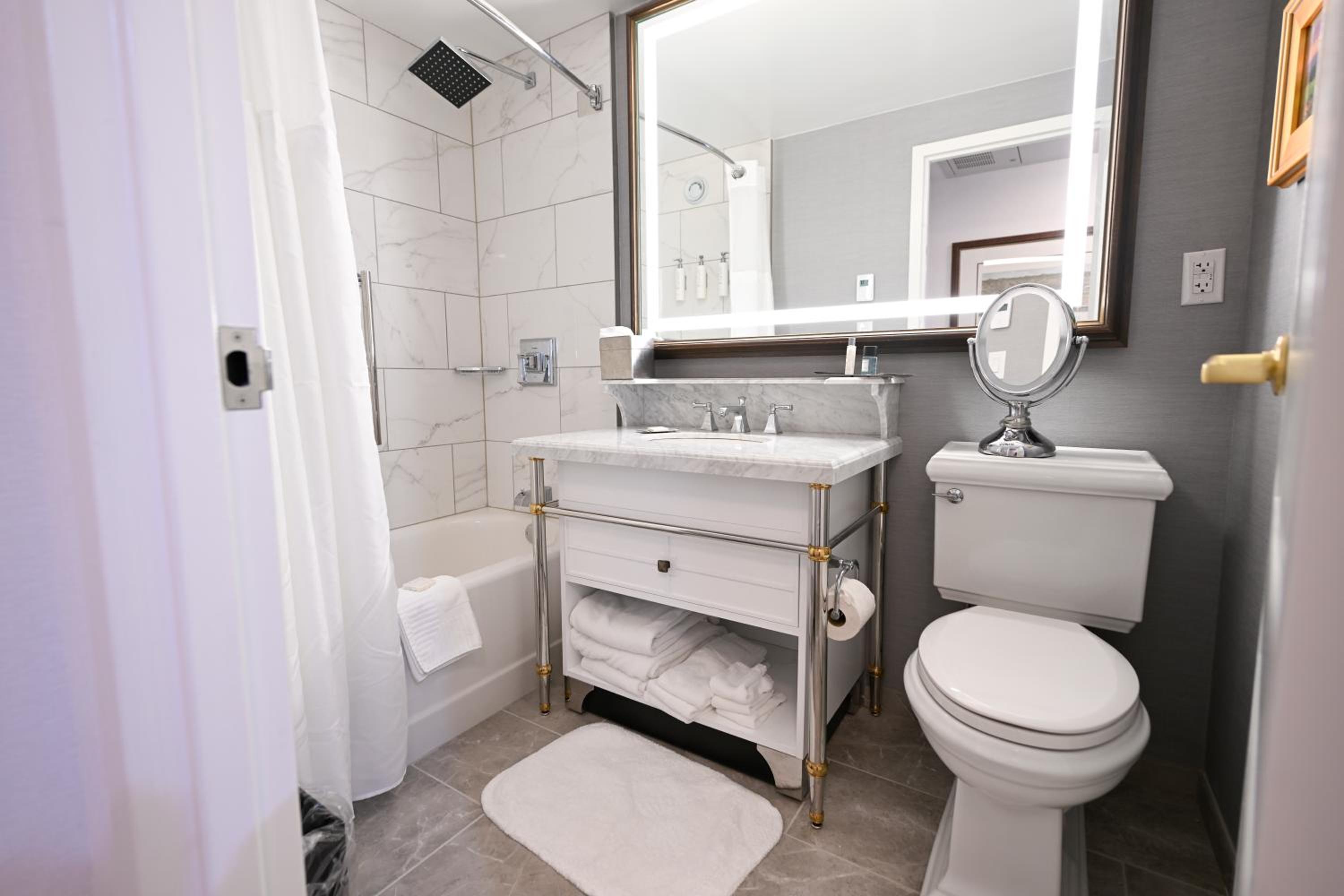 Queen Room with Two Queen Beds - Hearing Access