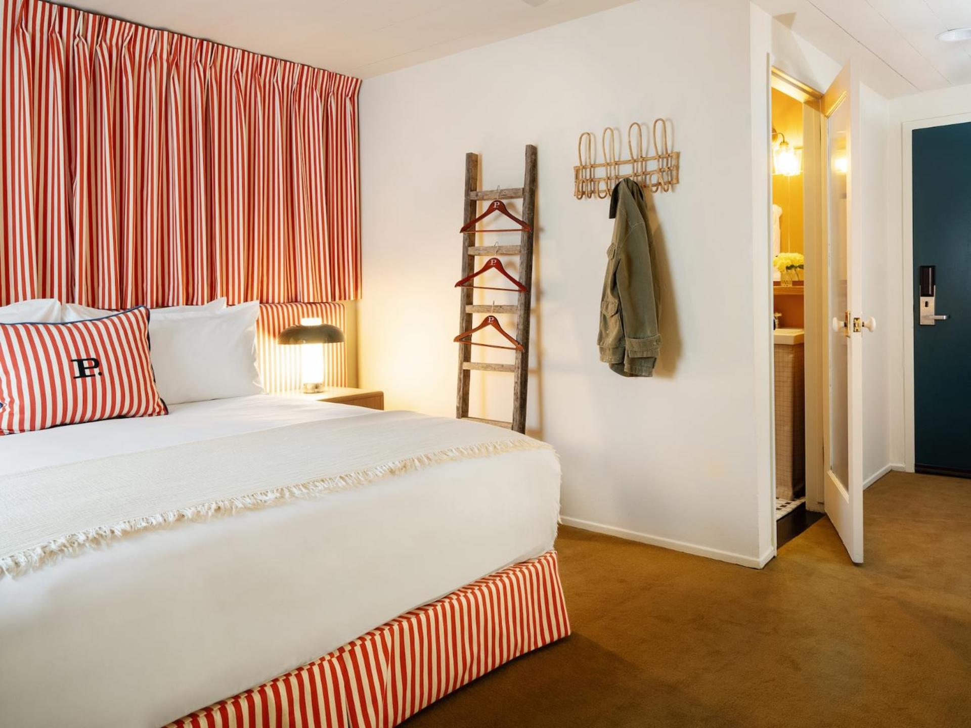 Deluxe King Room photo 1