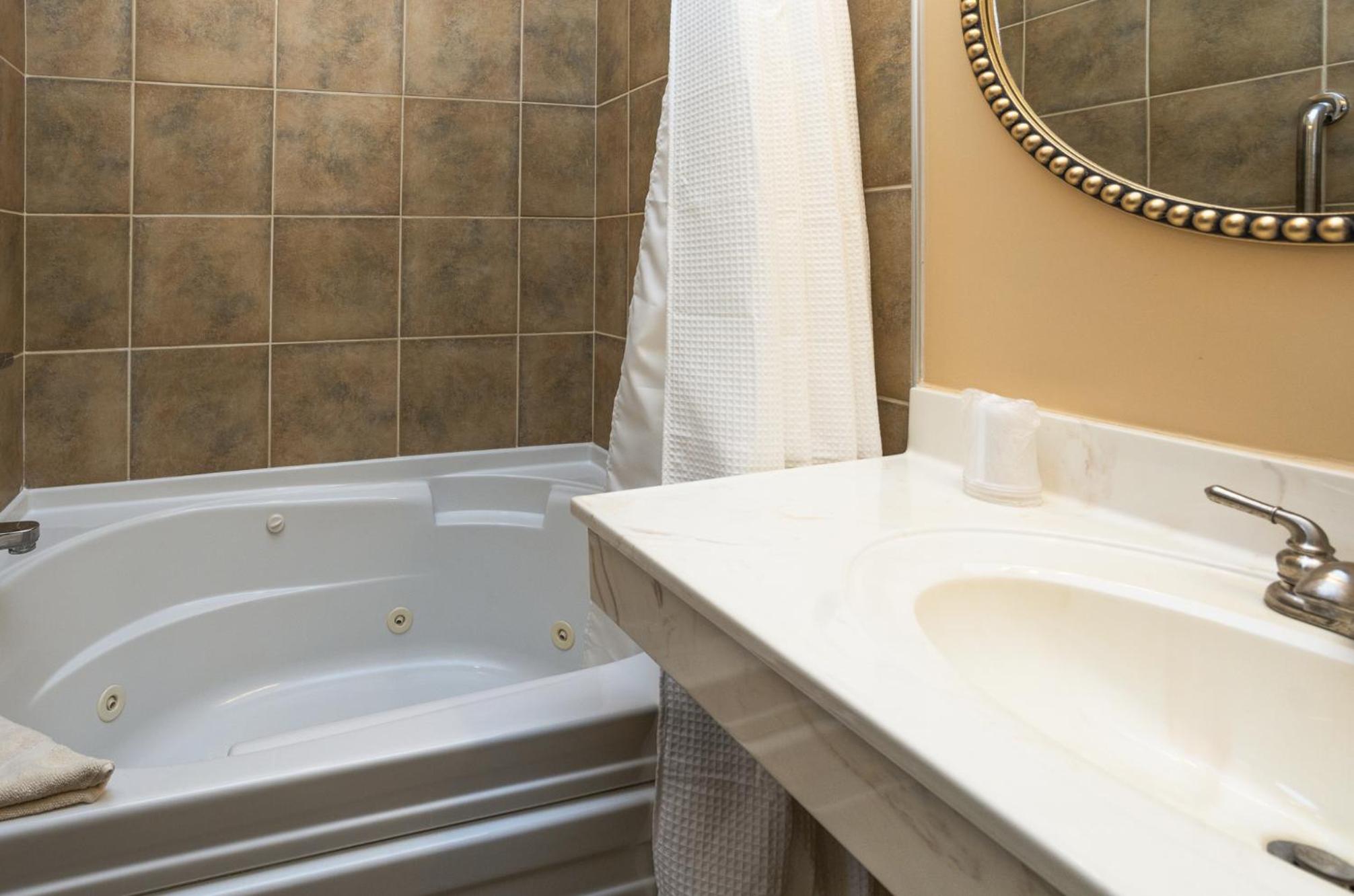 Suite with Spa Bath