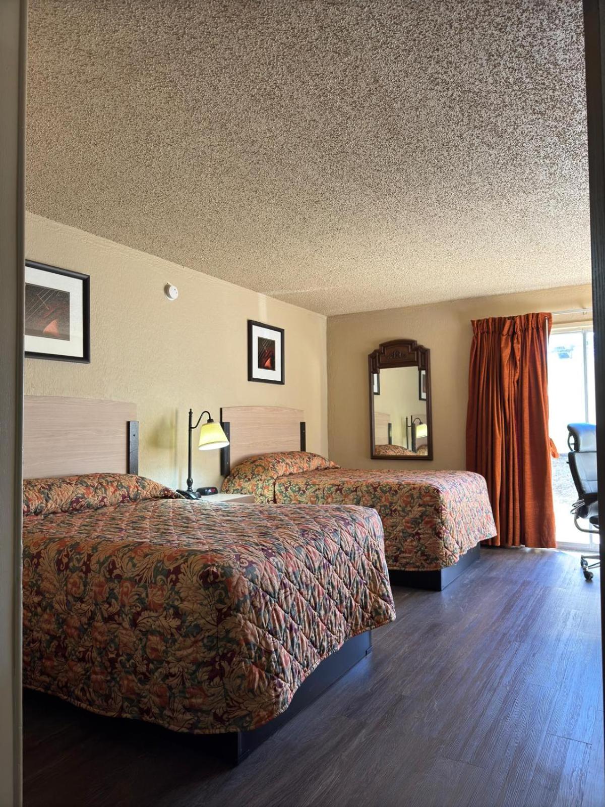 Double Room with Two Double Beds photo 2