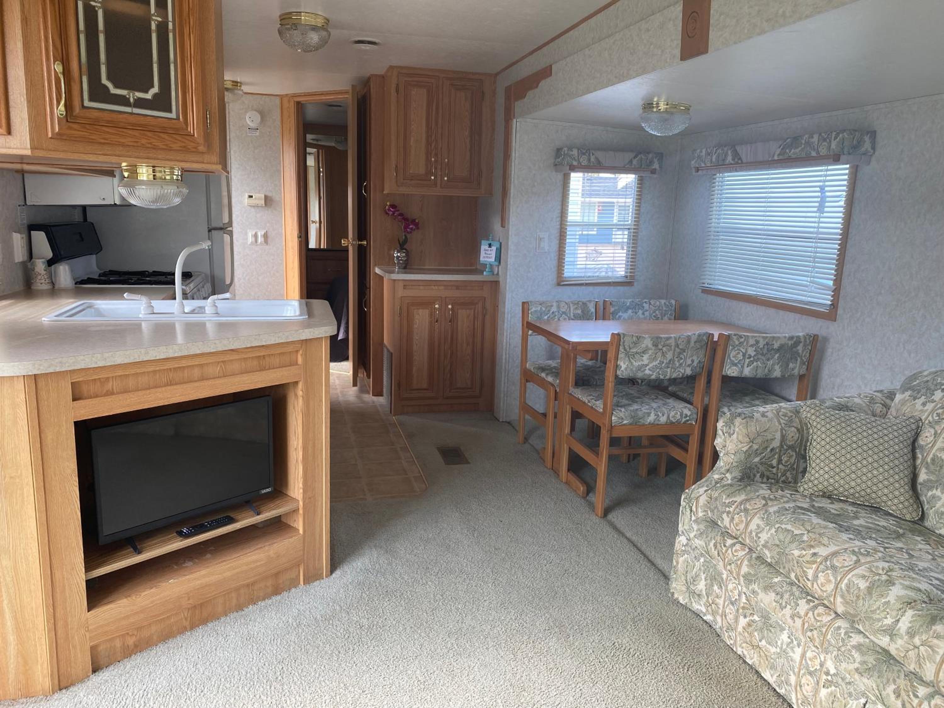 Mobile Home - Photo 4