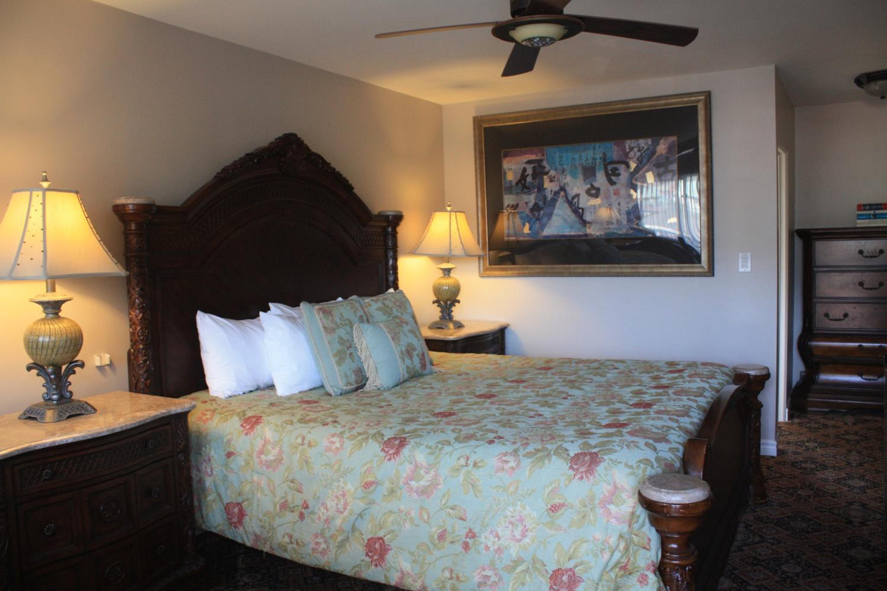 Standard King Room photo 3