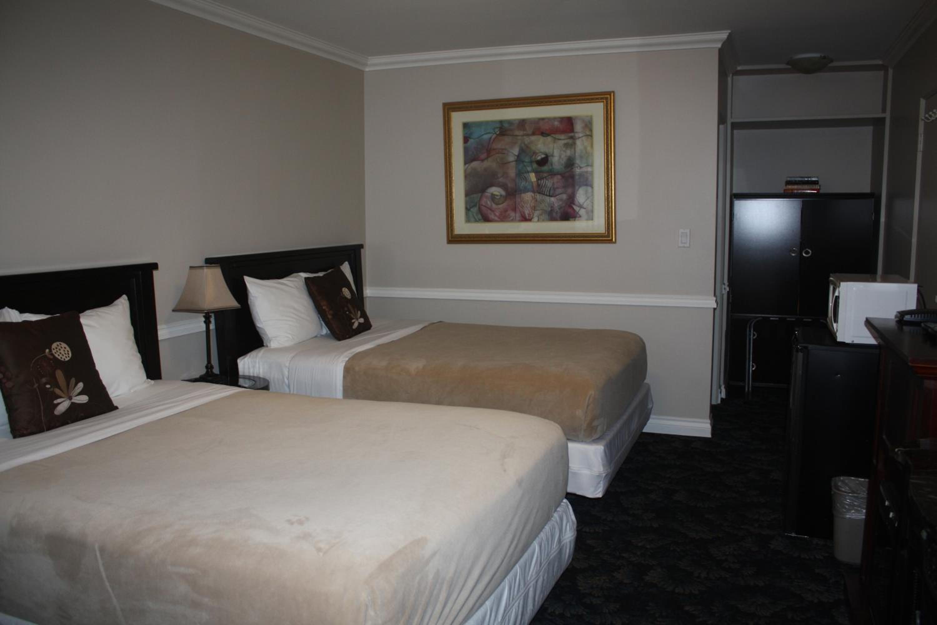 Standard Double Room with 2 Double Beds photo 2