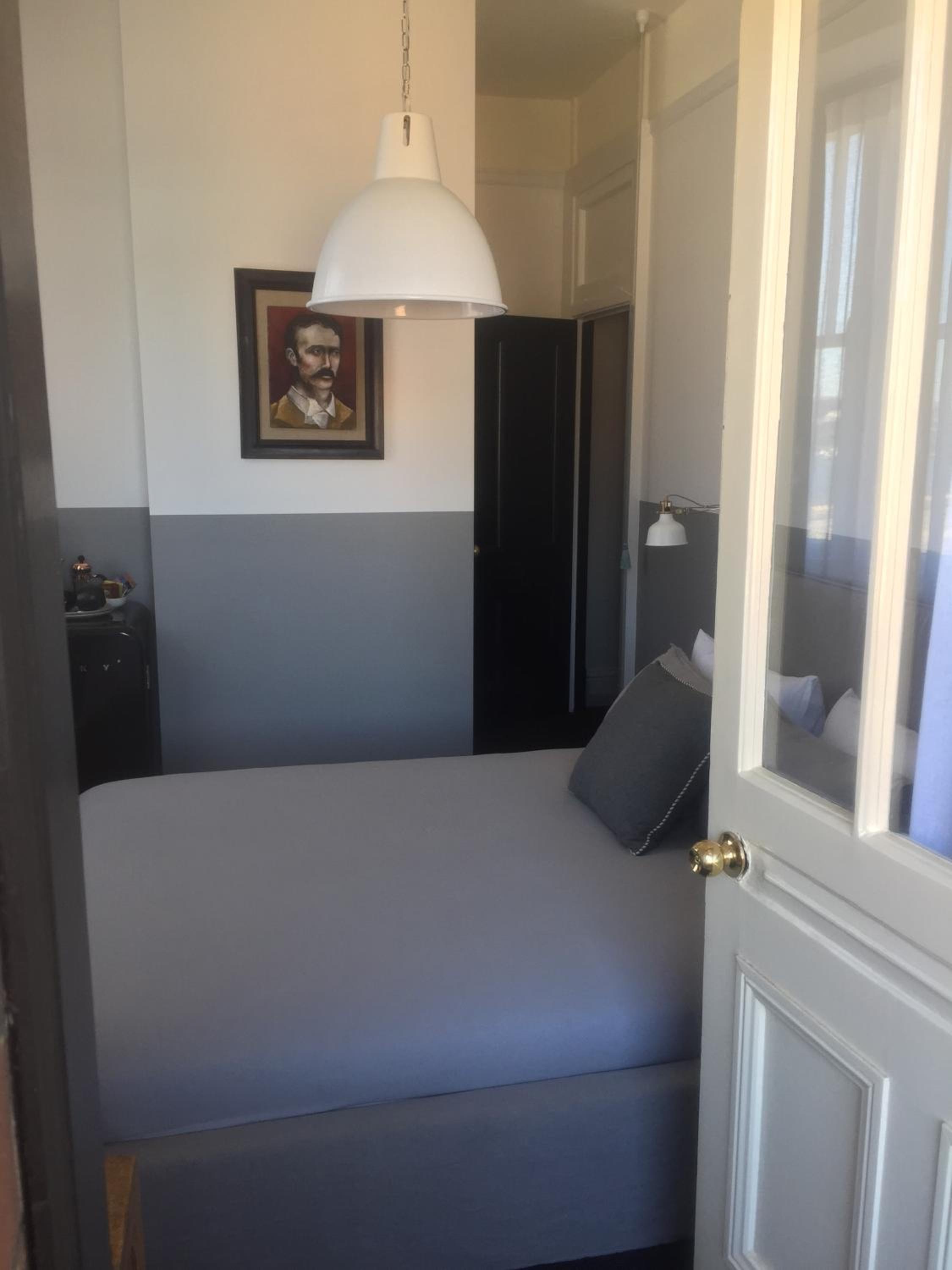 Surgeon White Queen Room