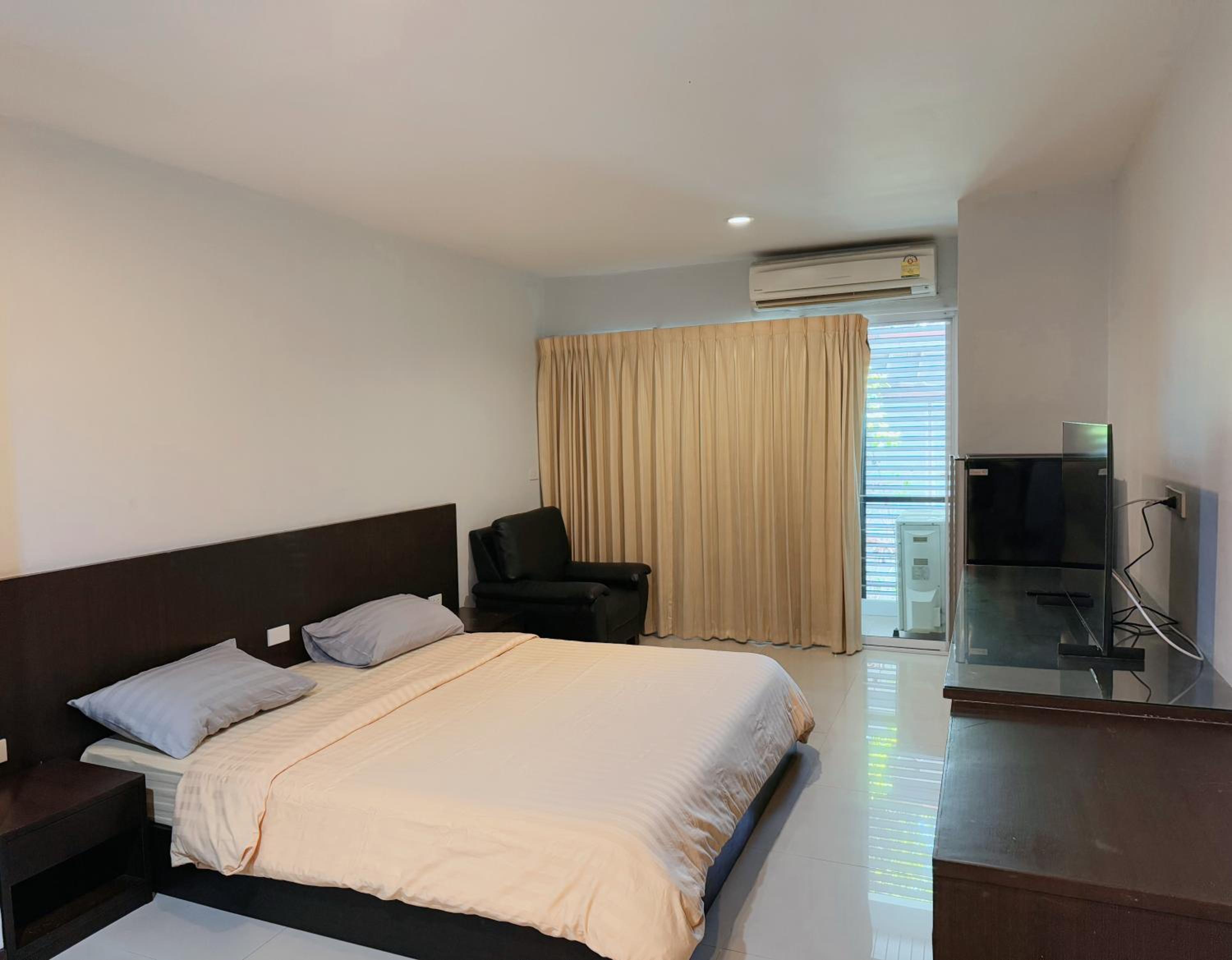 Studio Apartment photo 1