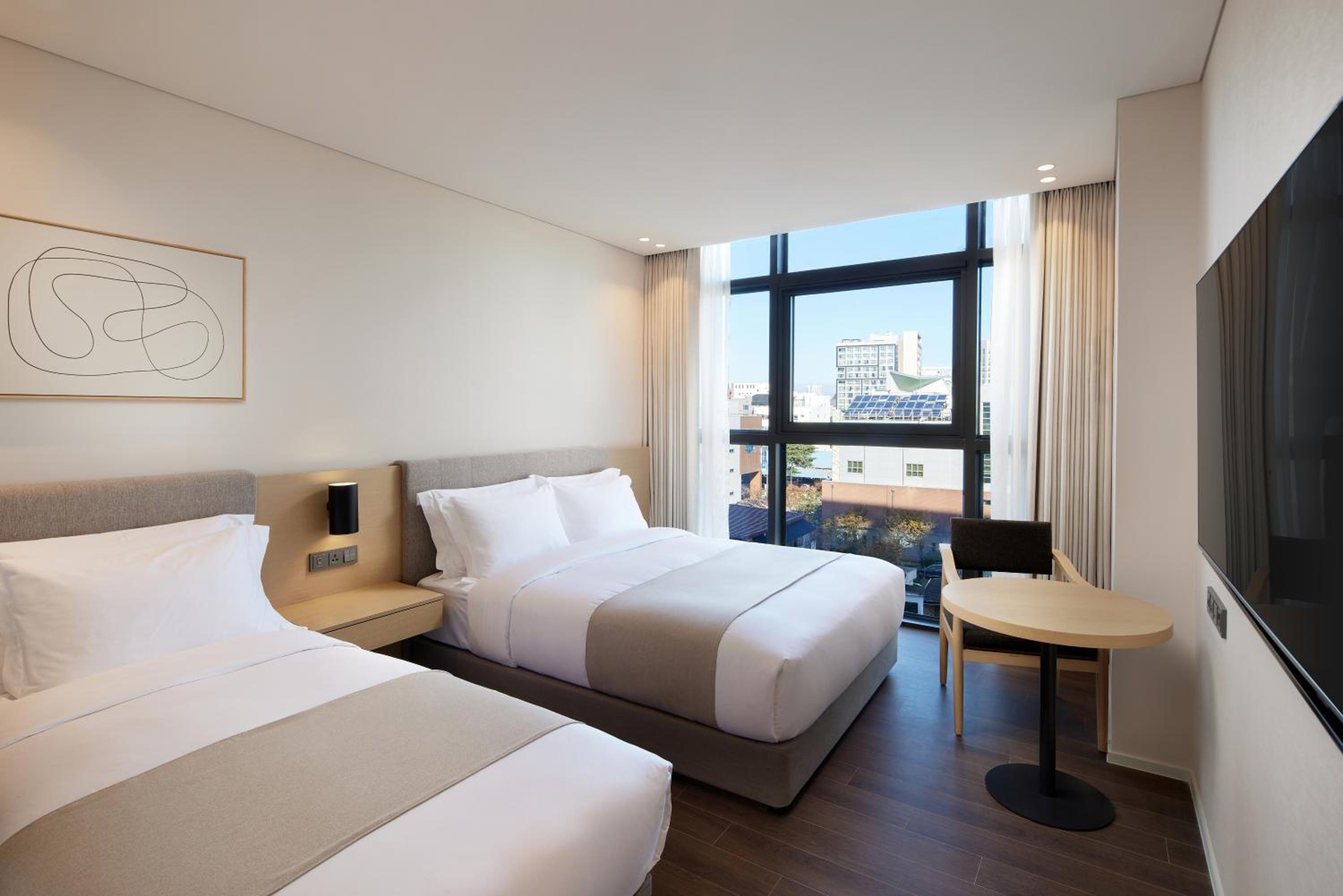 [Train Stay] Standard Family Twin Room with City View + Show Train Ticket for 50% off Breakfast (Max for 2) and Early Check-in from 14:00