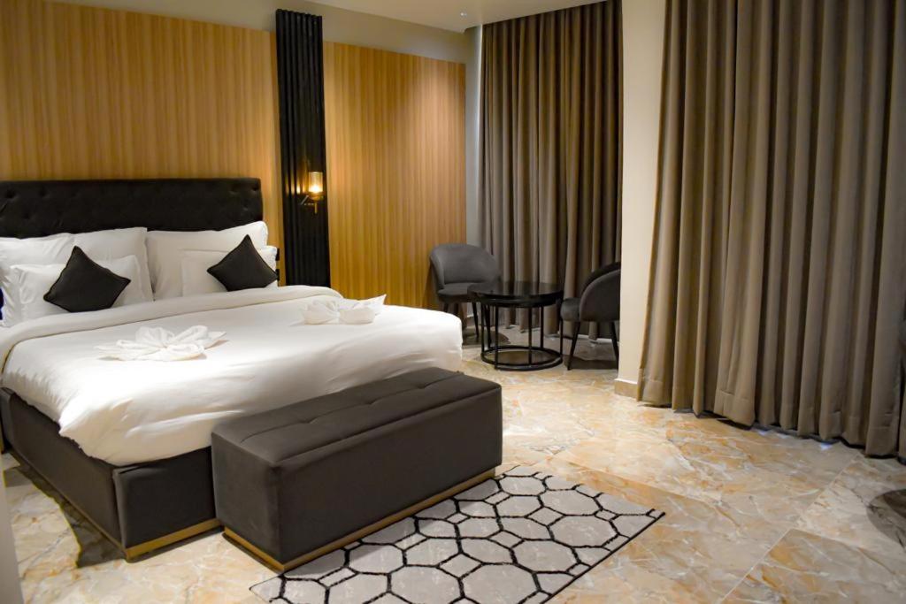 Deluxe Room - Photo 7