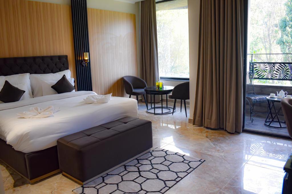 Deluxe Room - Photo 5