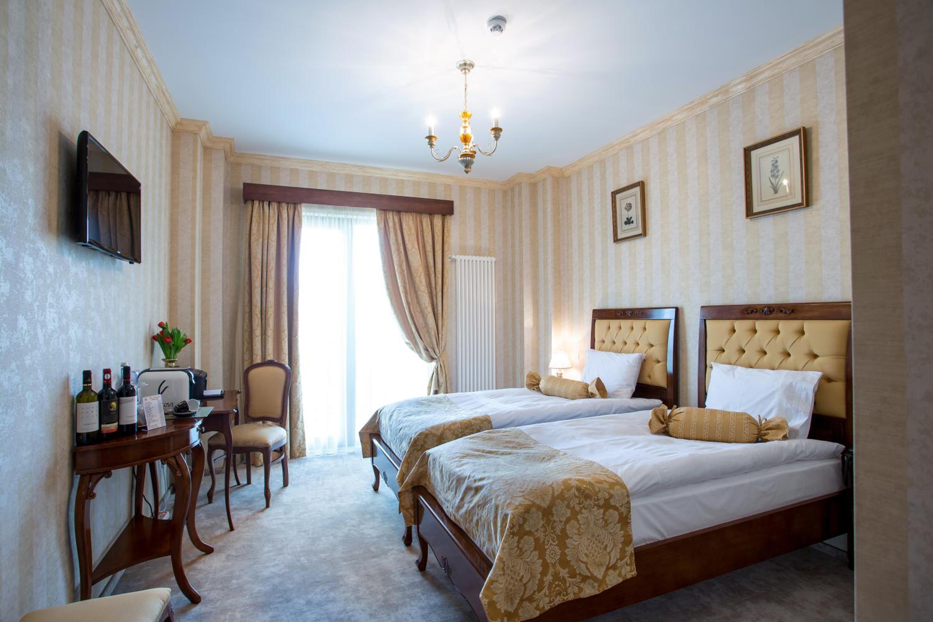 Twin Room with Balcony - Photo 1