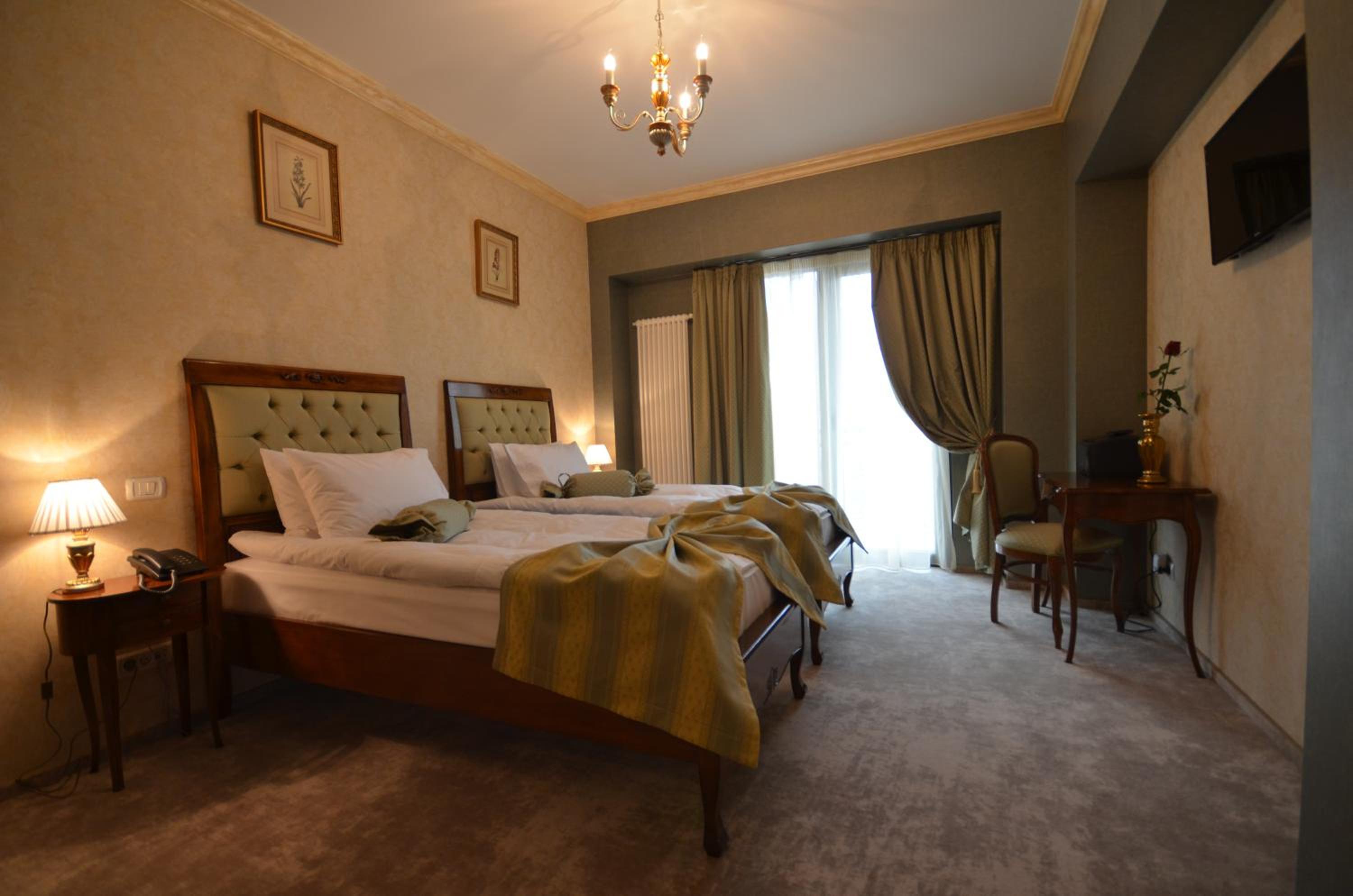 Twin Room with Balcony - Photo 2