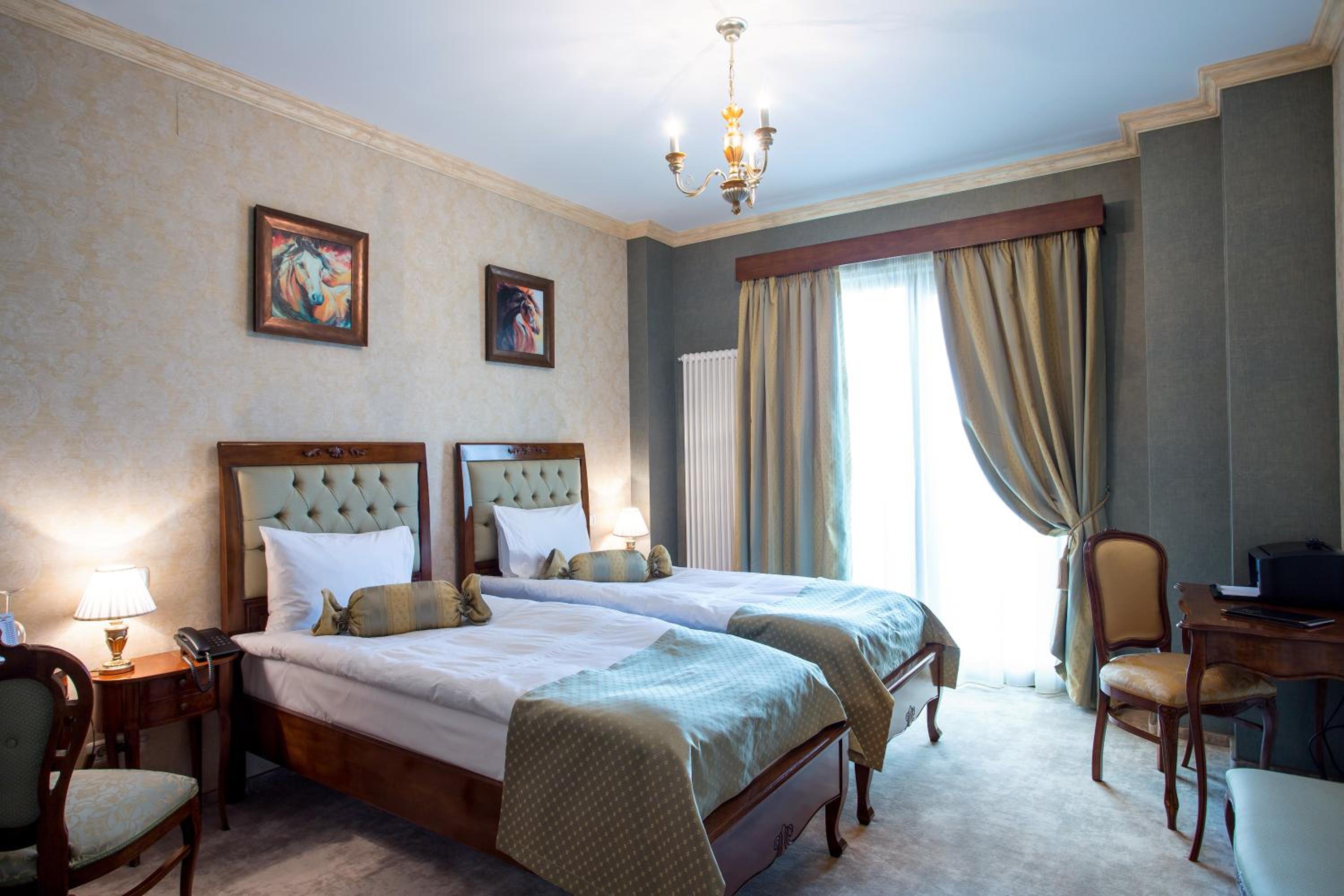 Twin Room with Balcony - Photo 3