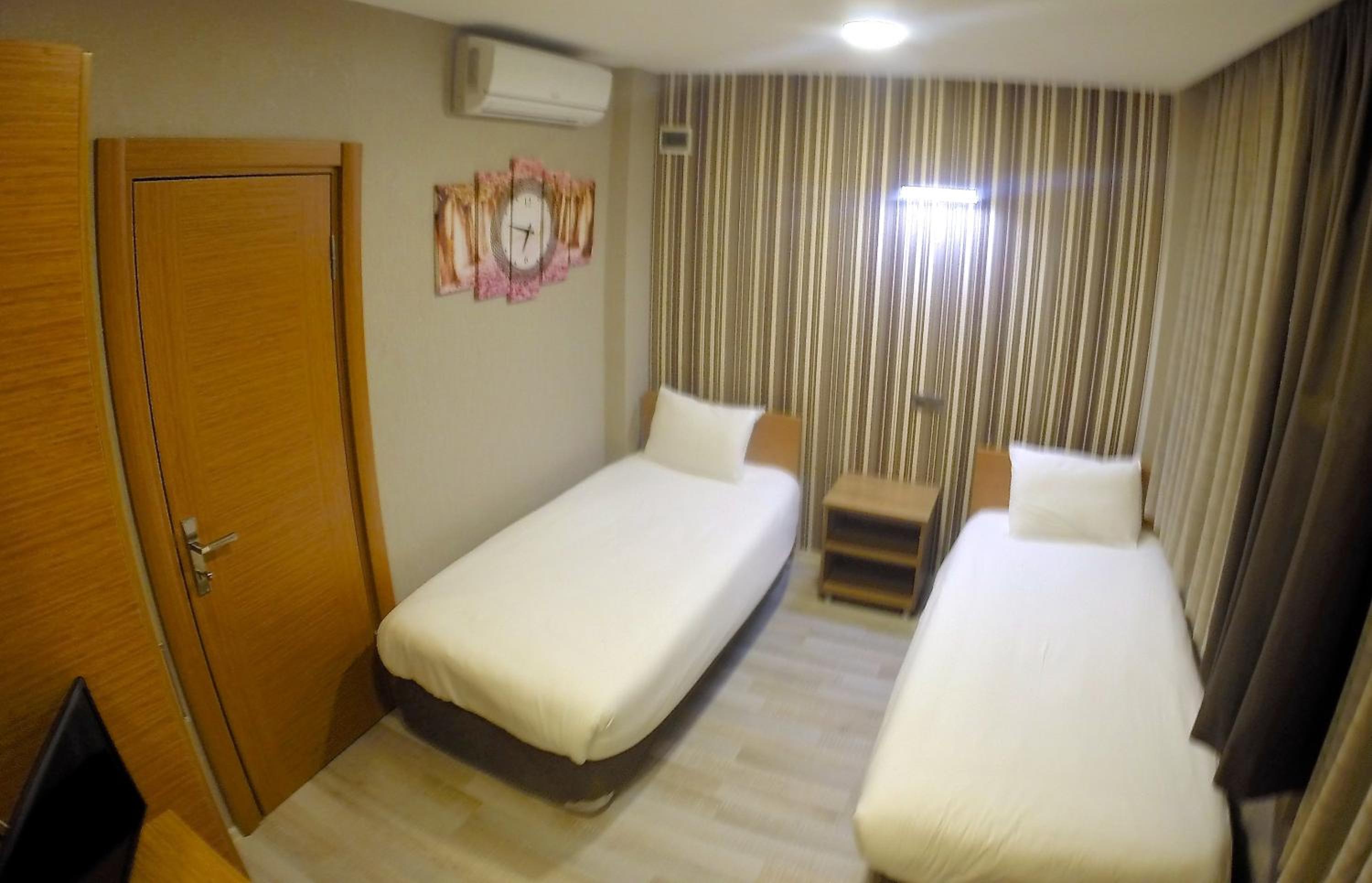 Standard Twin Room photo 3