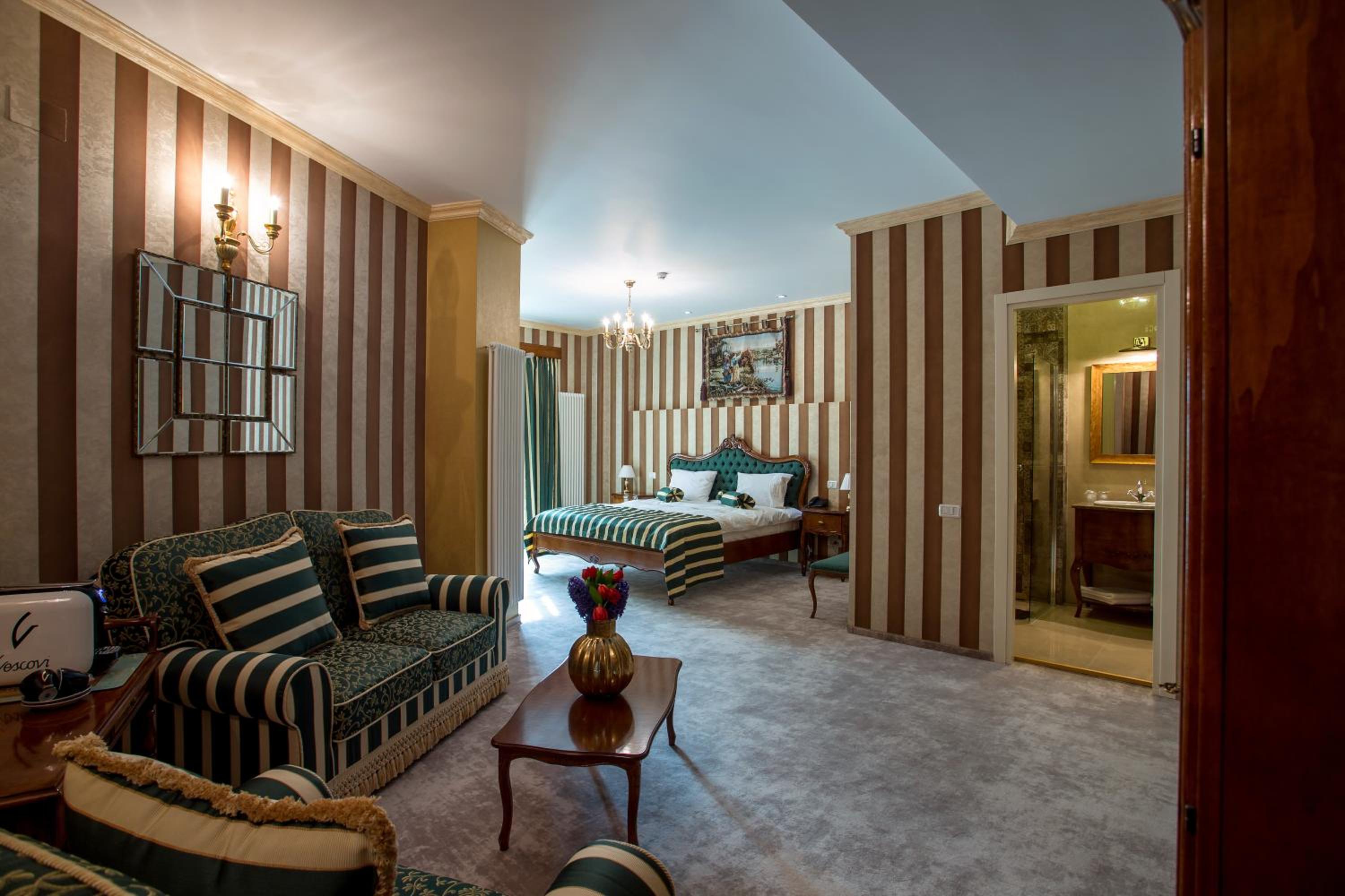 Suite - Photo 7