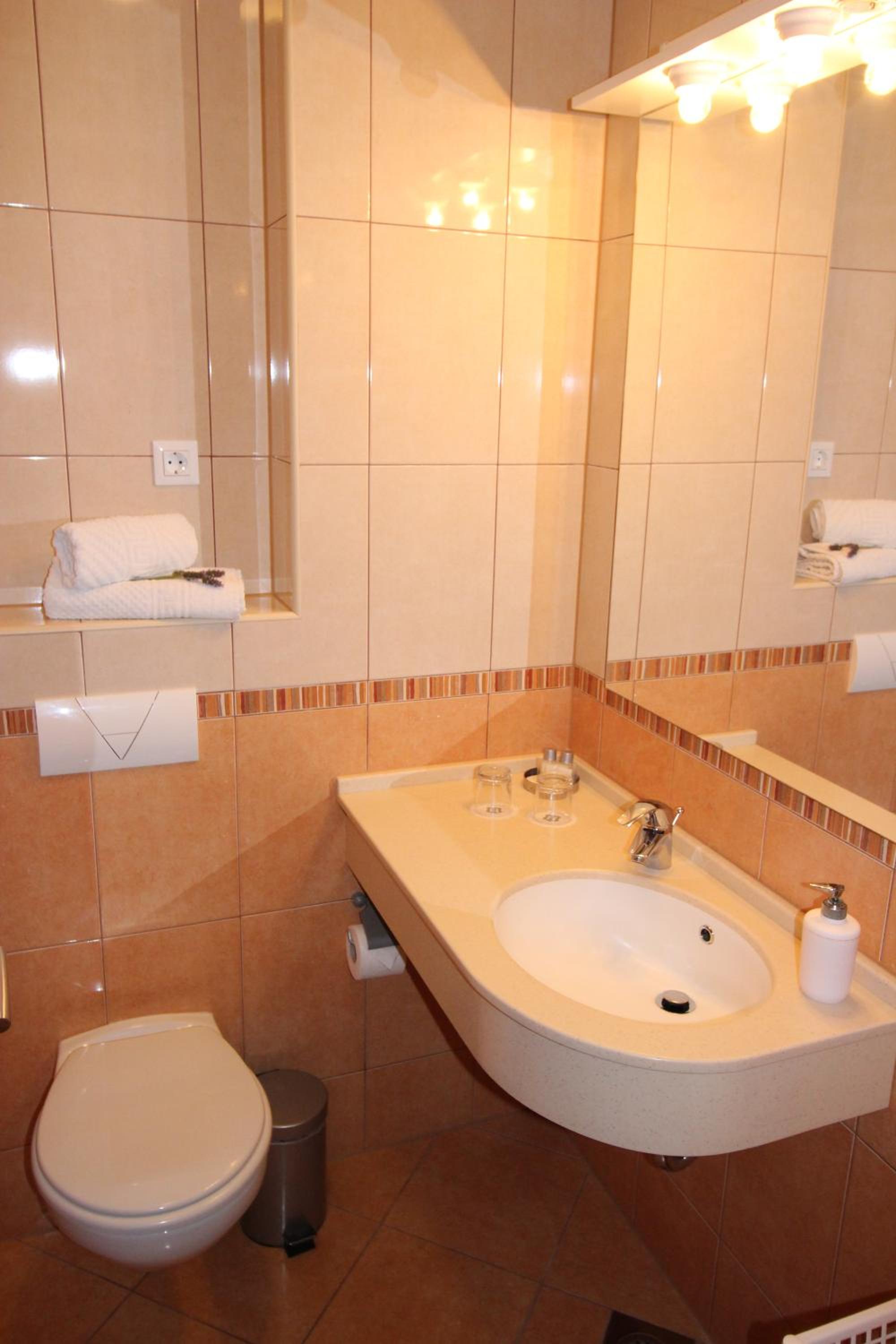 One-Bedroom Apartment - Photo 9