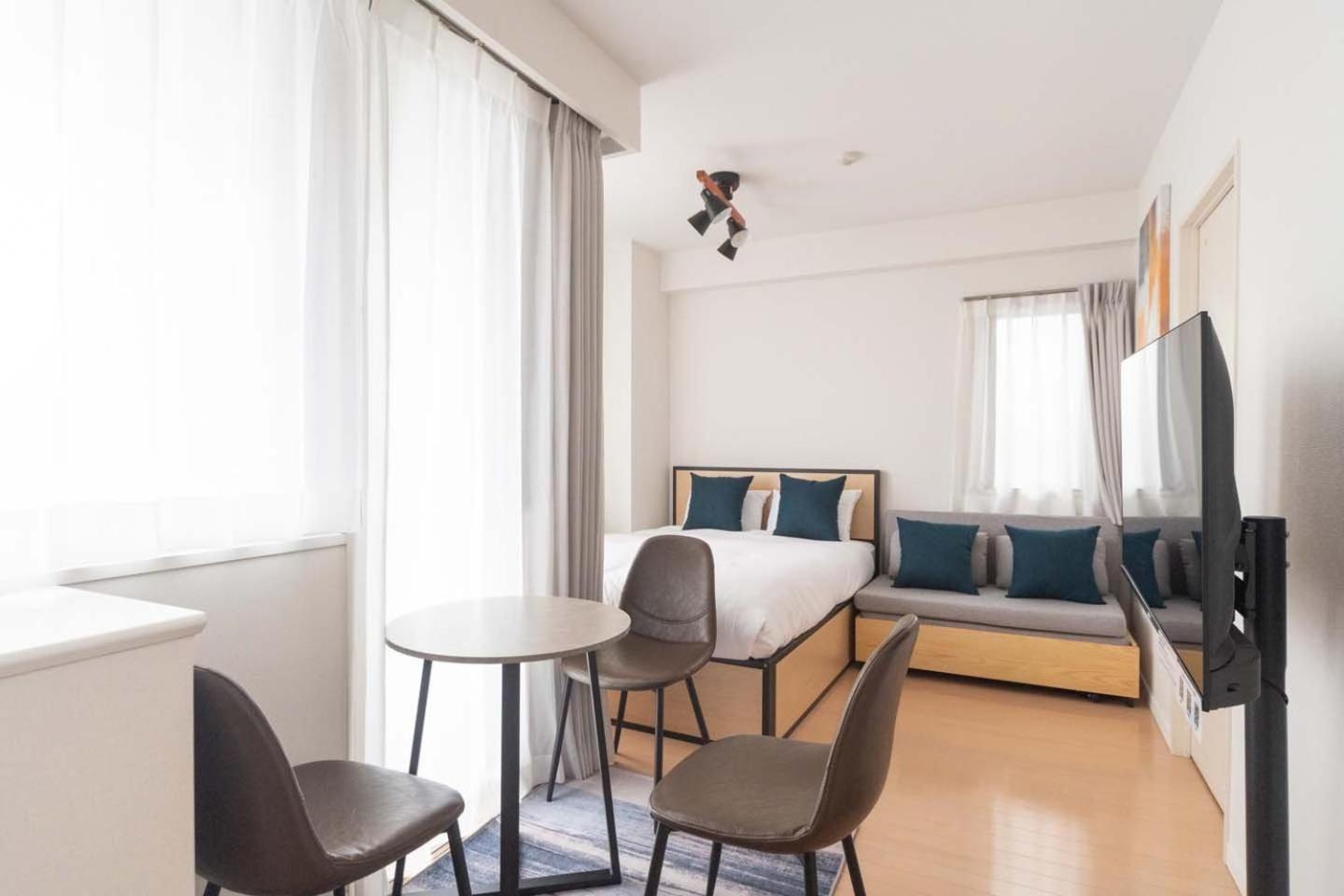 One-Bedroom Apartment with Balcony photo 1