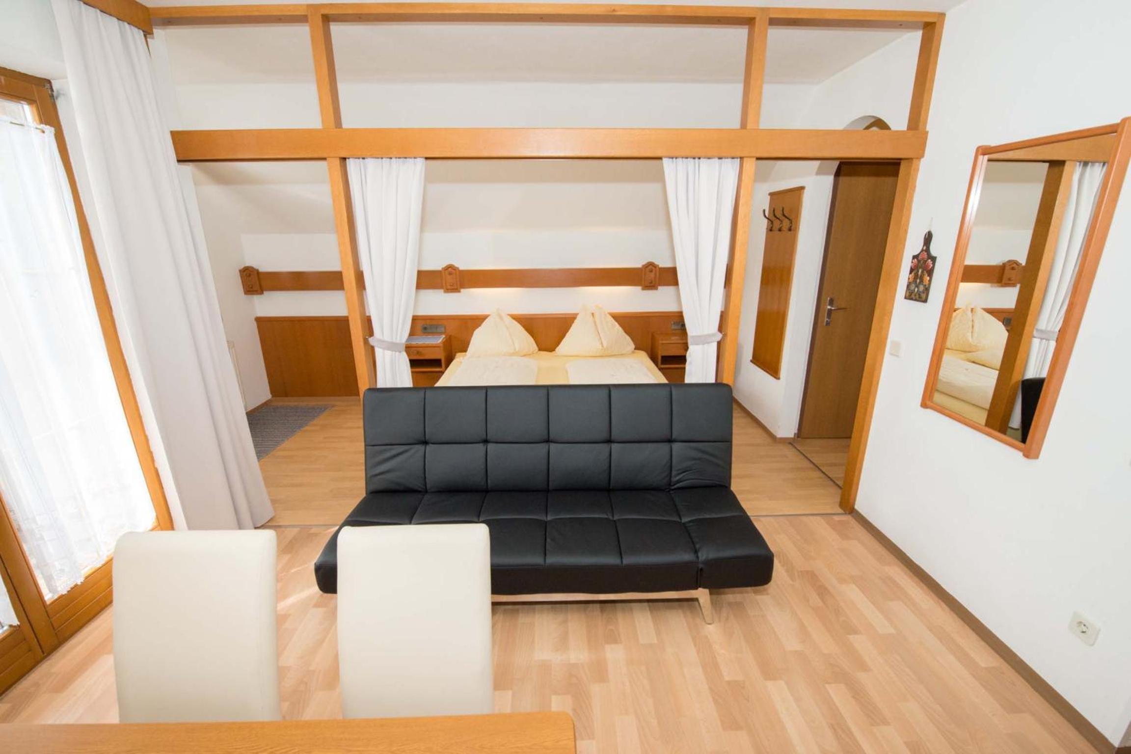 Duplex Apartment with Lake View photo 3