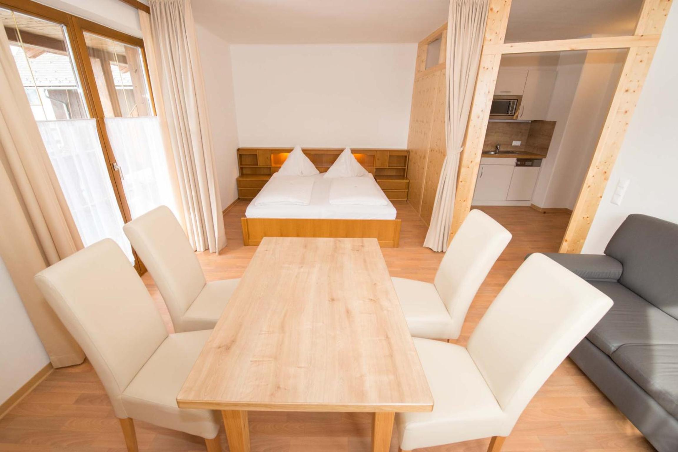 Two-Bedroom Apartment with Lake View photo 3