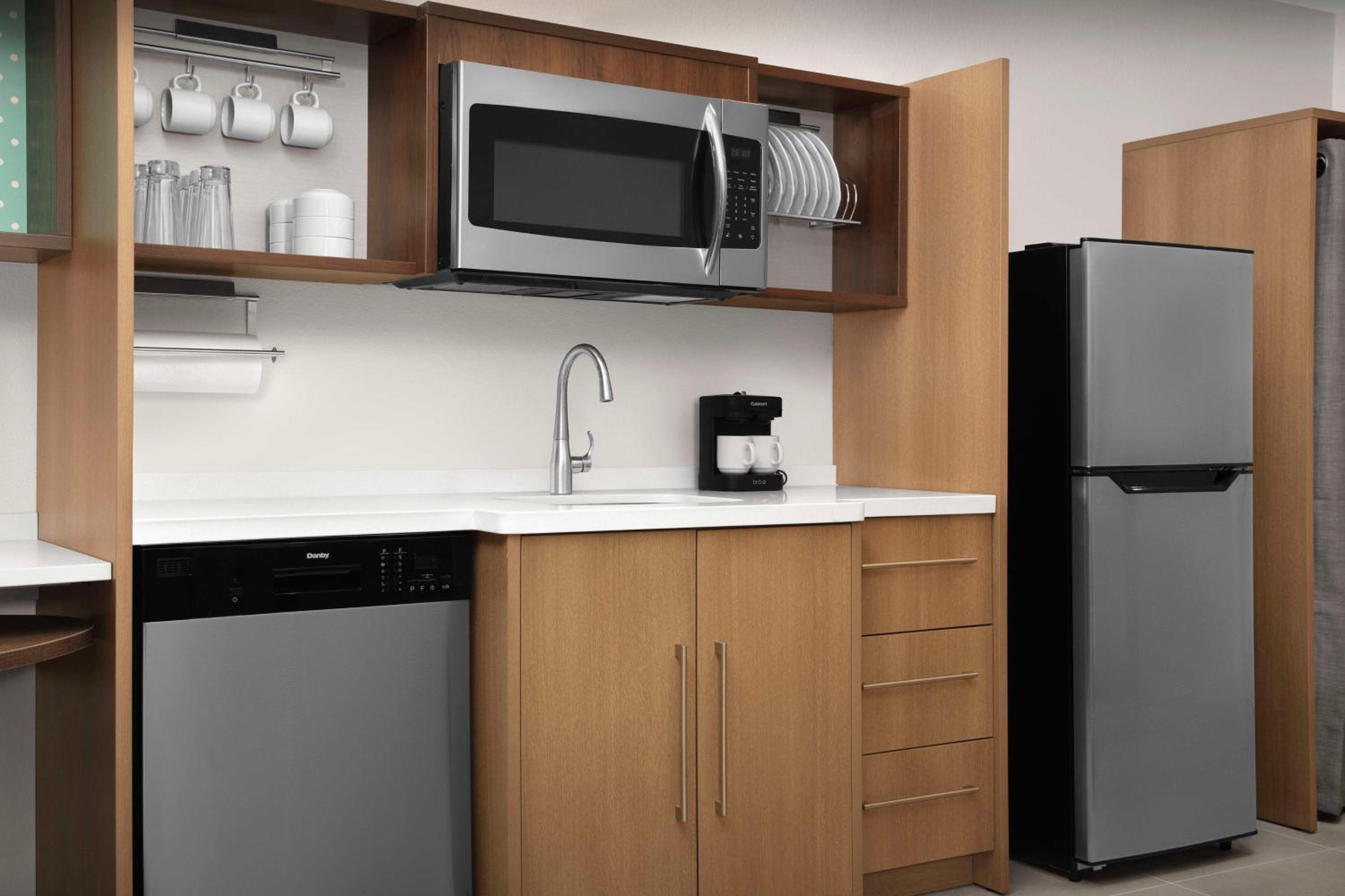 One-Bedroom King Suite with Bath Tub - Mobility Accessible