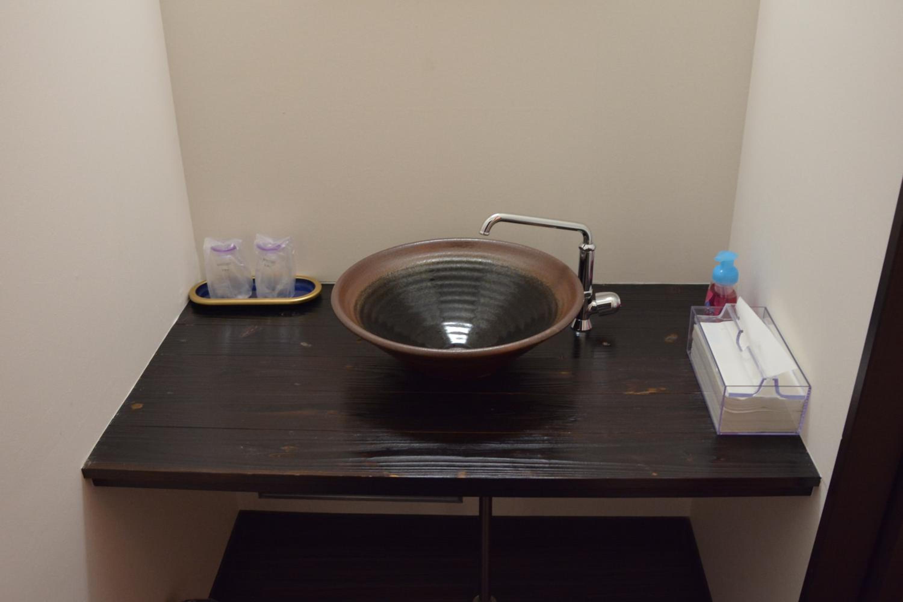 Japanese-Style Room with Shared Bathroom photo 3