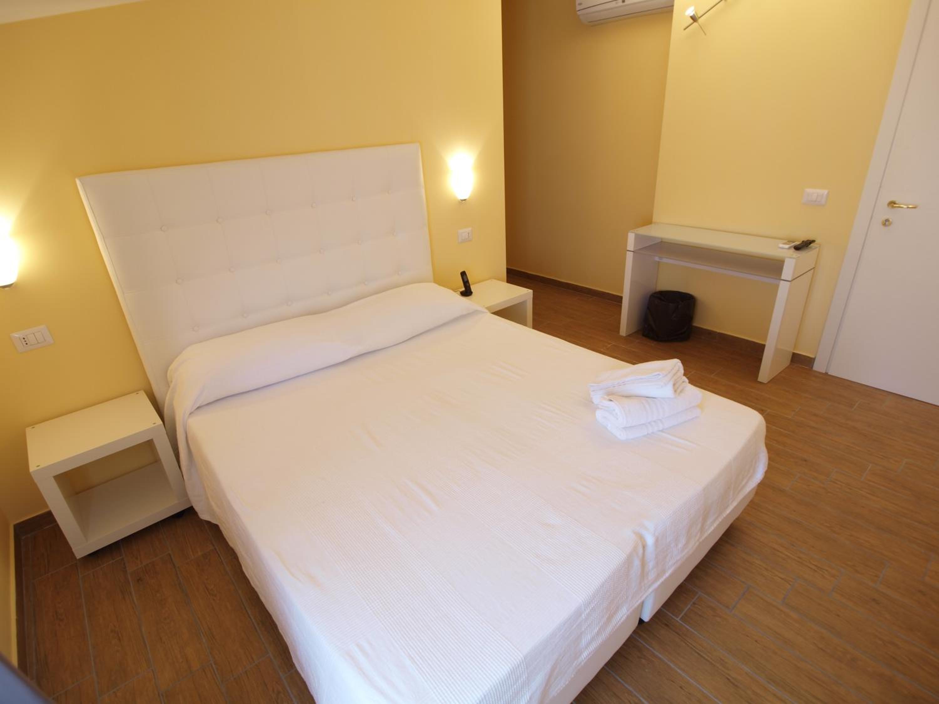 Large Double Or Twin Room - Photo 1