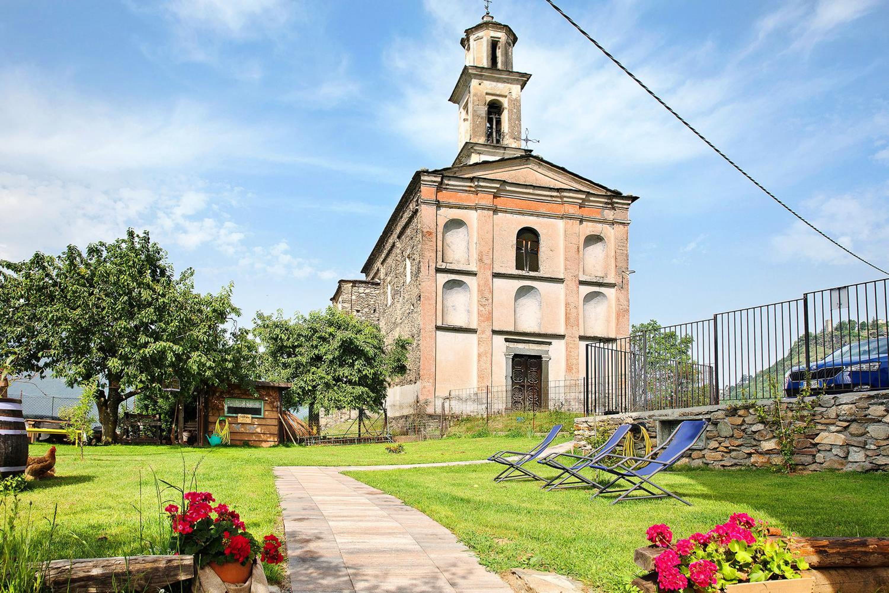 One-Bedroom Deluxe Apartment