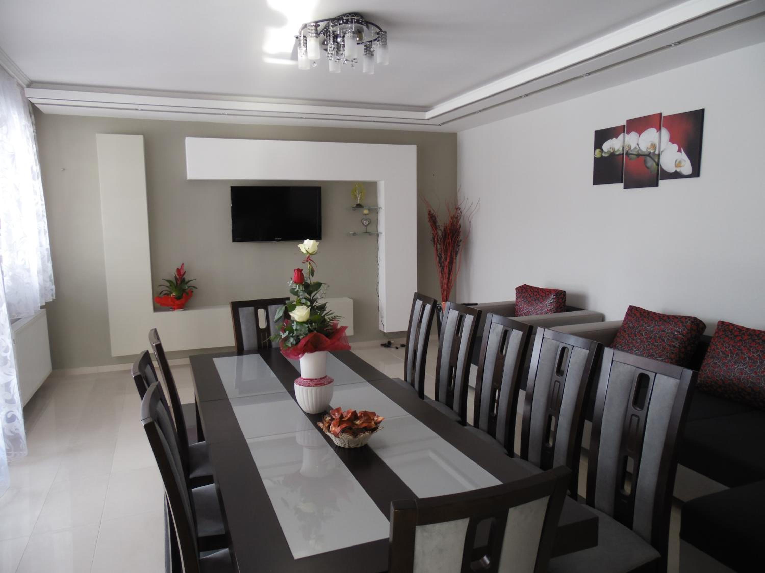 Three-Bedroom House photo 1