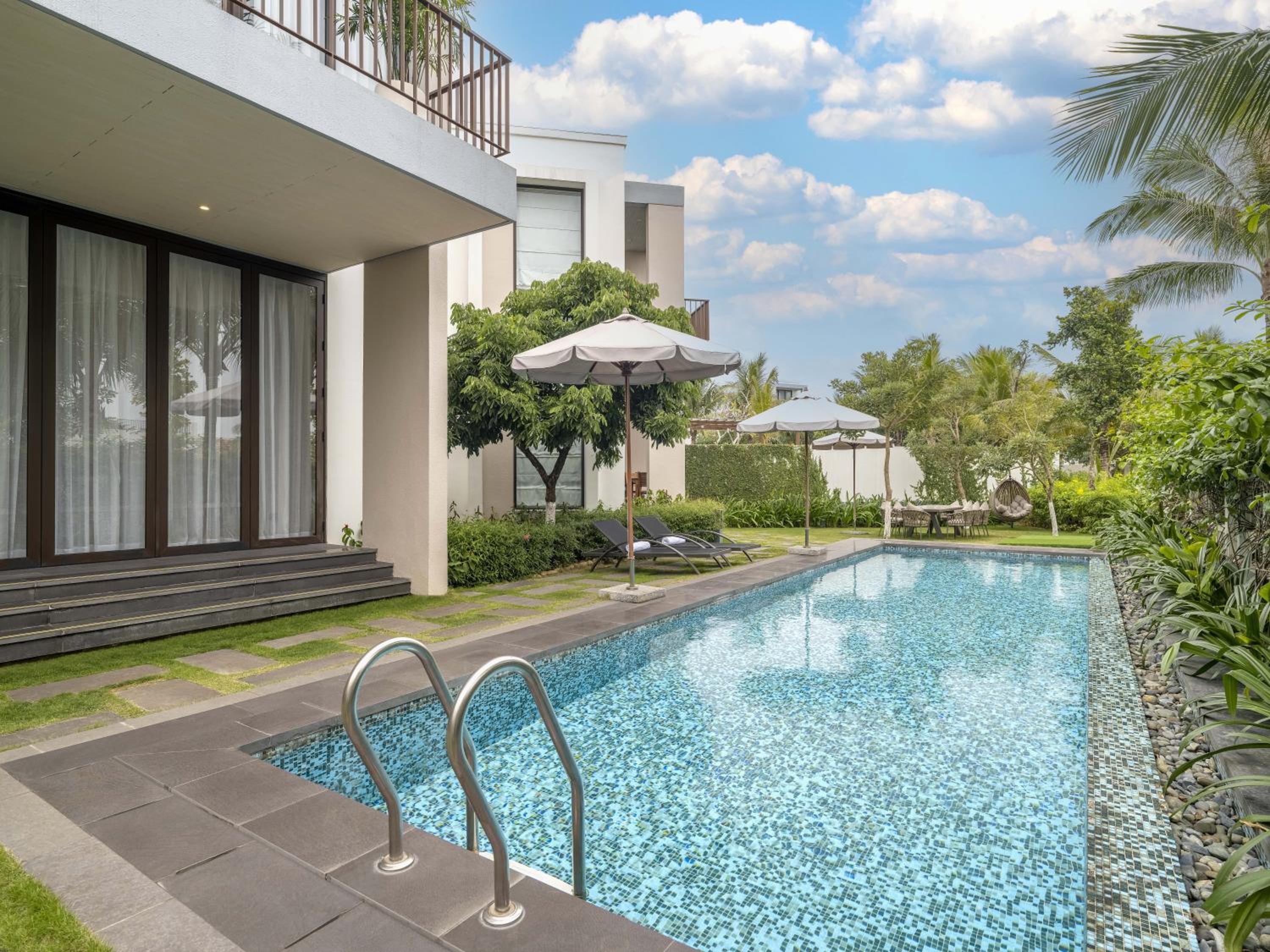 4 Bedrooms Oakwood Executive Villa  - Photo 16