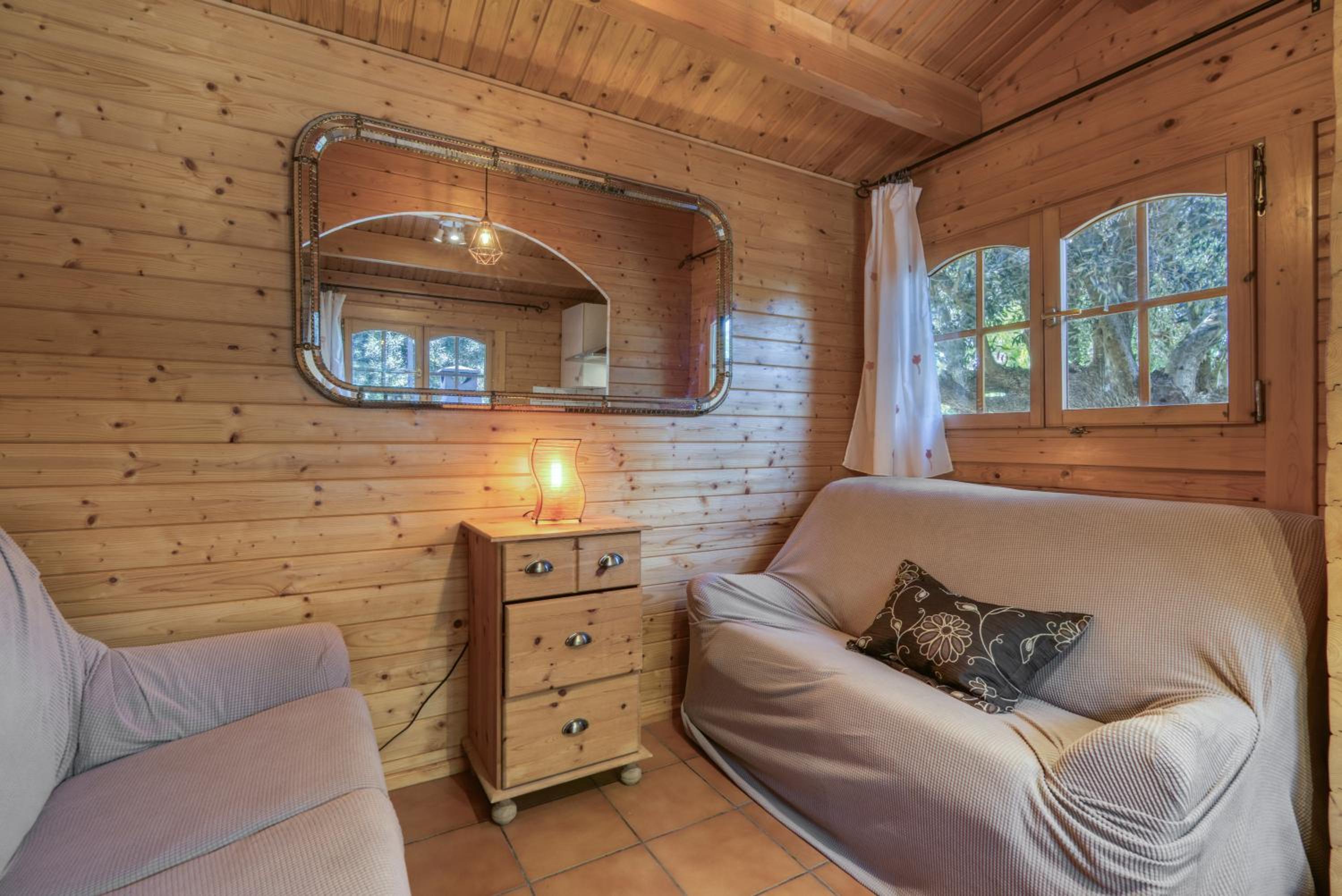 Two-Bedroom Deluxe Apartment with Garden View photo 3