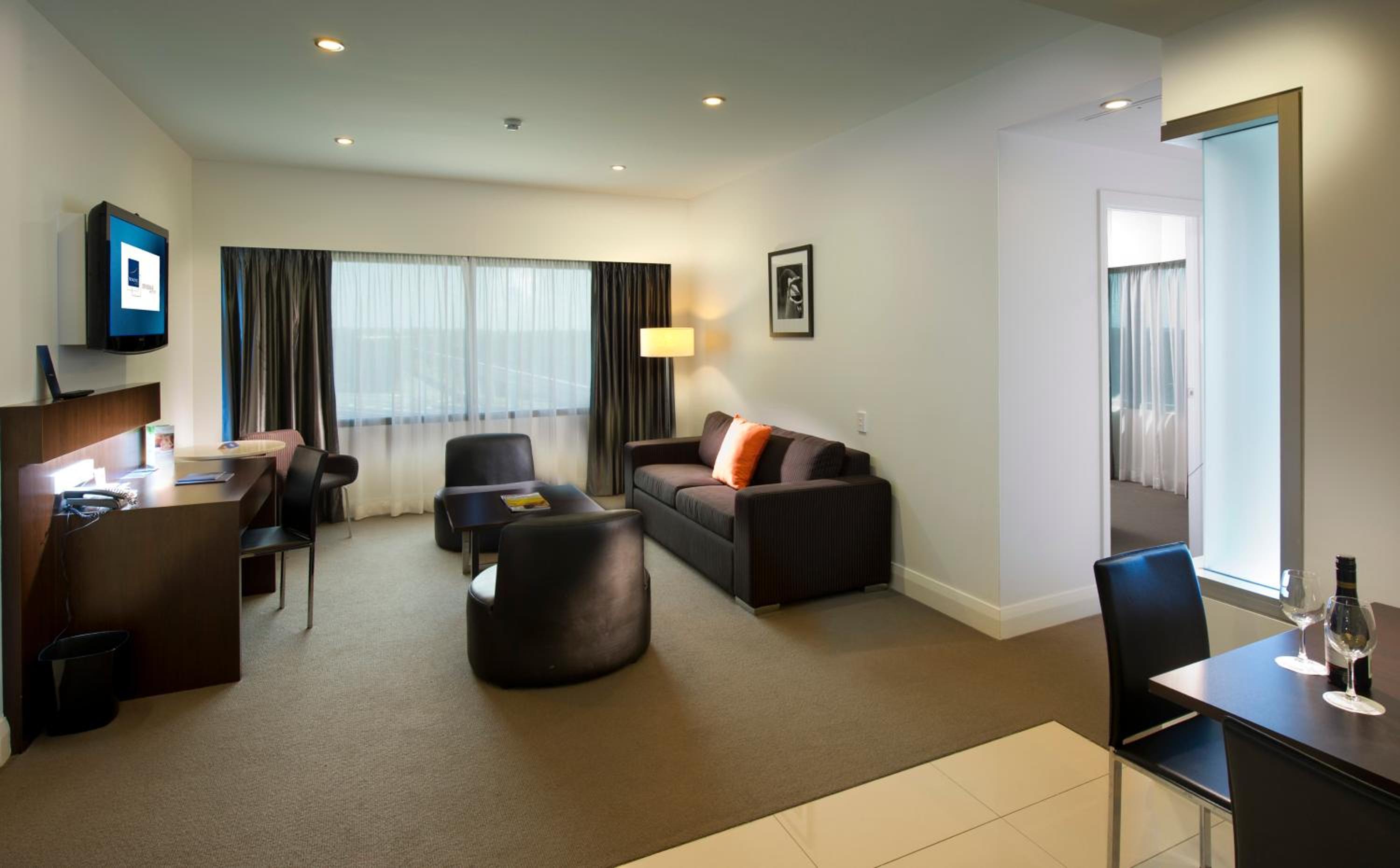 Executive Suite - Photo 5