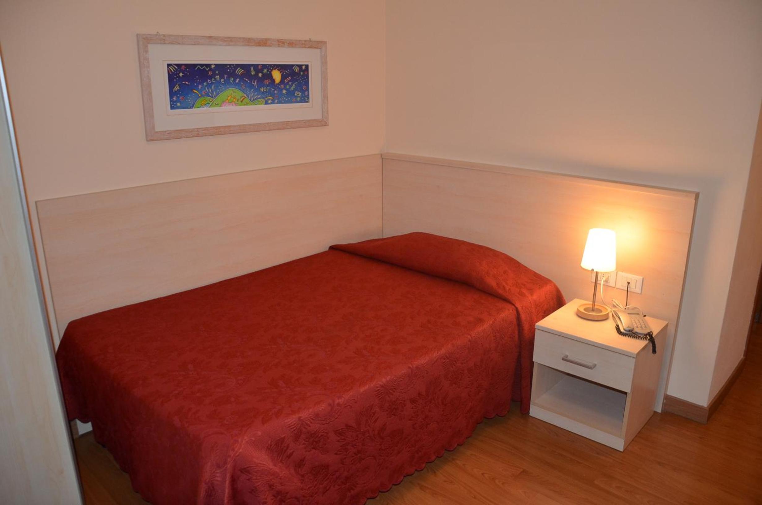 Single Room photo 3