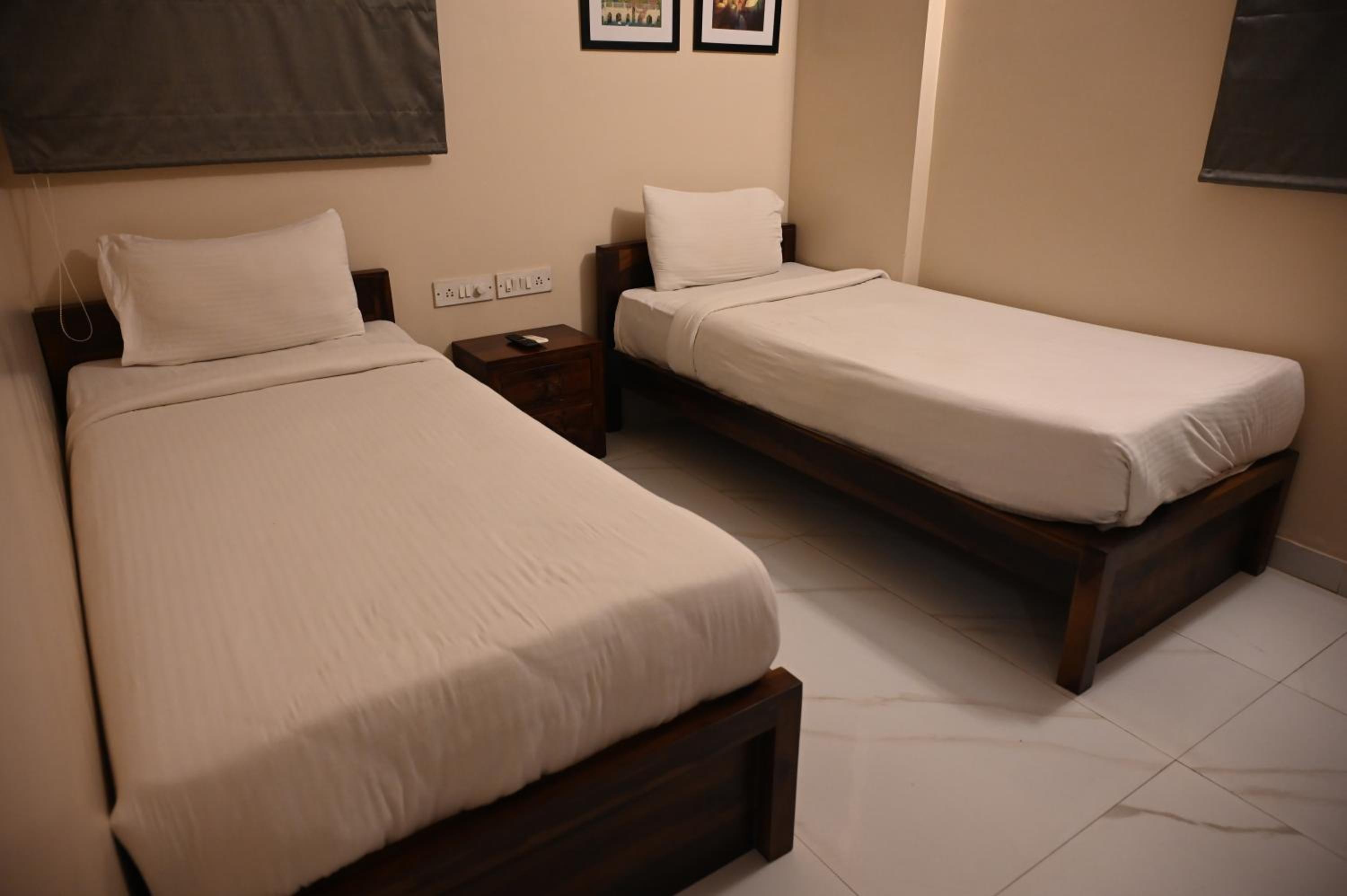 Standard Twin Room - Photo 1