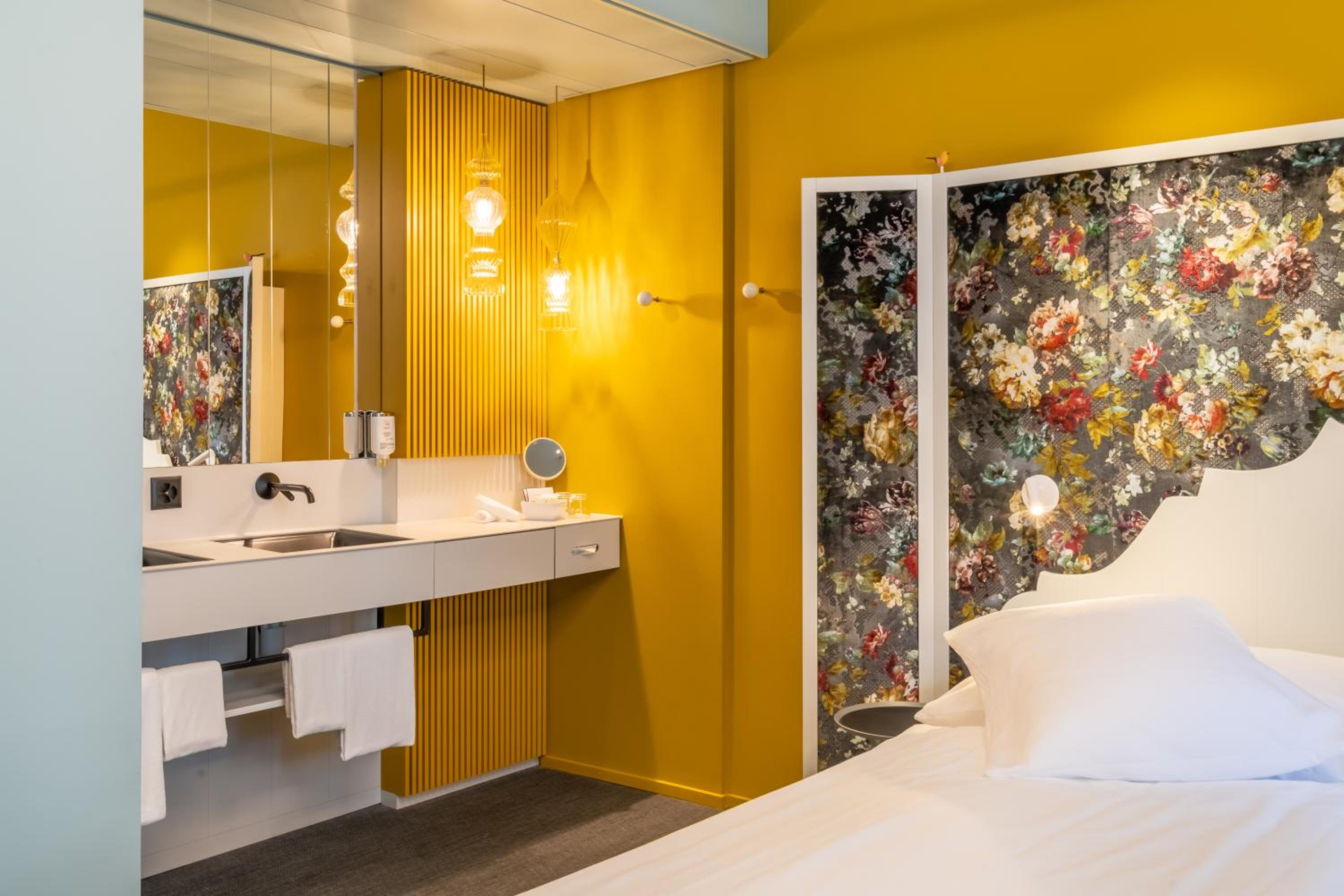 BOUTIQUE Suite with Balcony - Photo 3