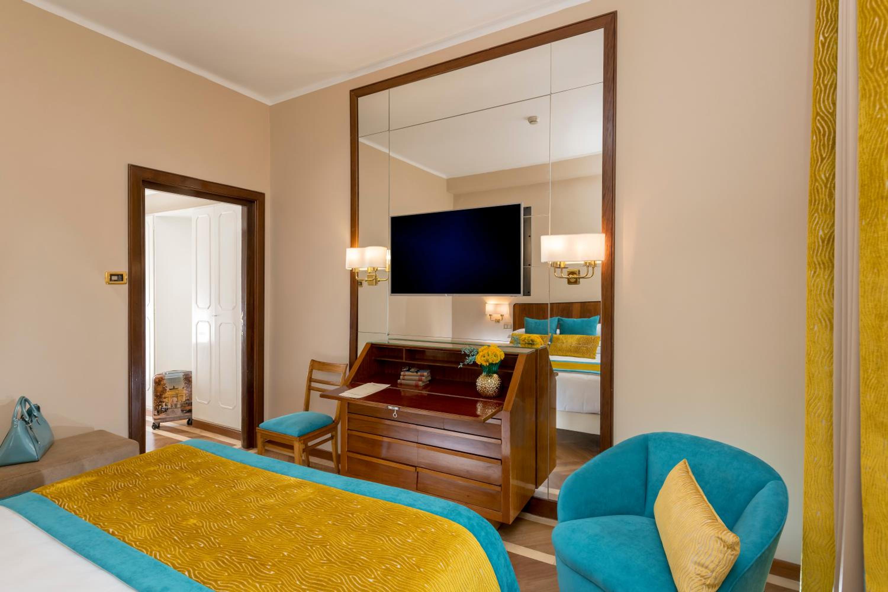 Standard Double or Twin Room thumbnail 6