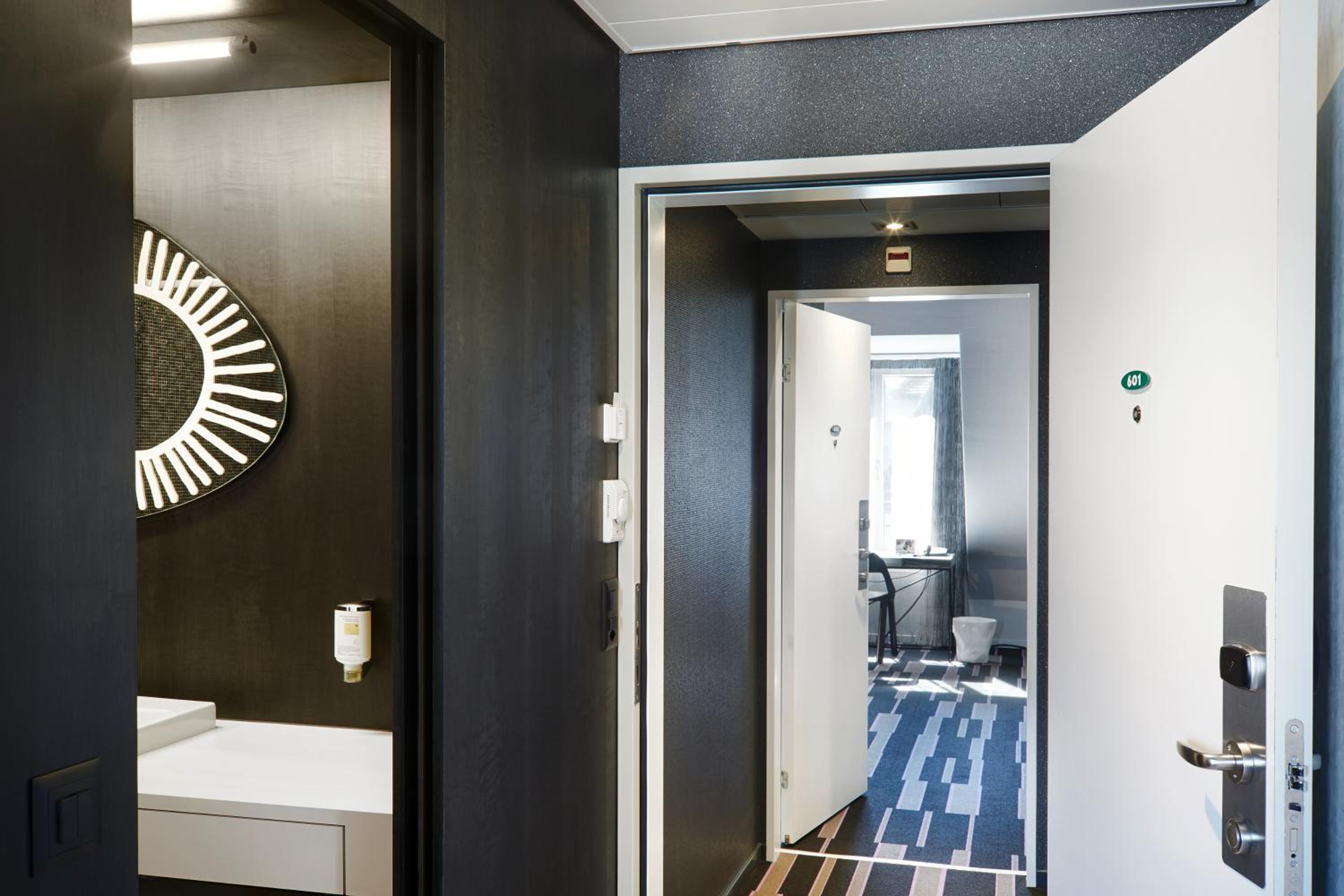 Available room thumbnail 5