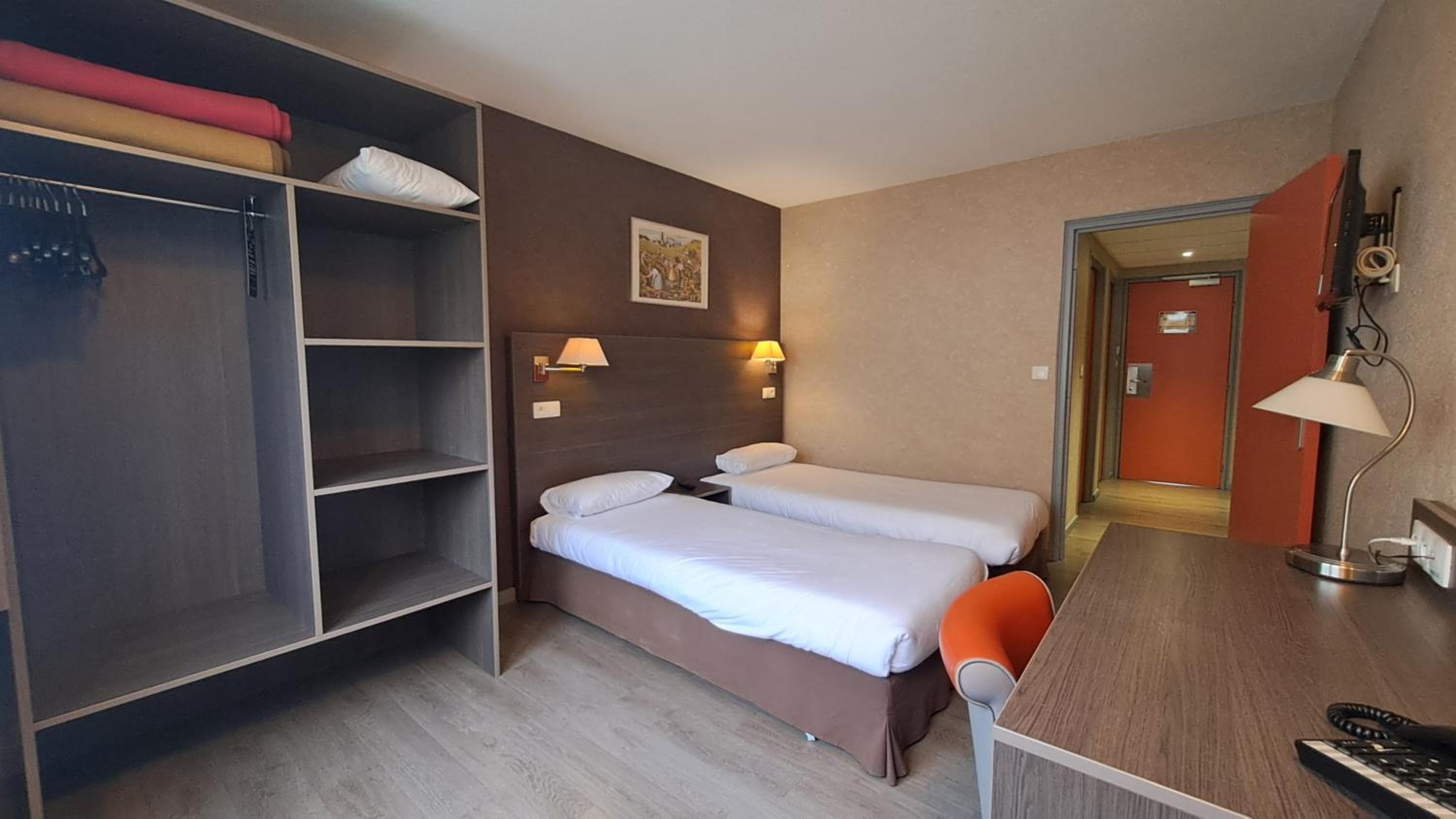 Twin Room - Disability Access photo 2