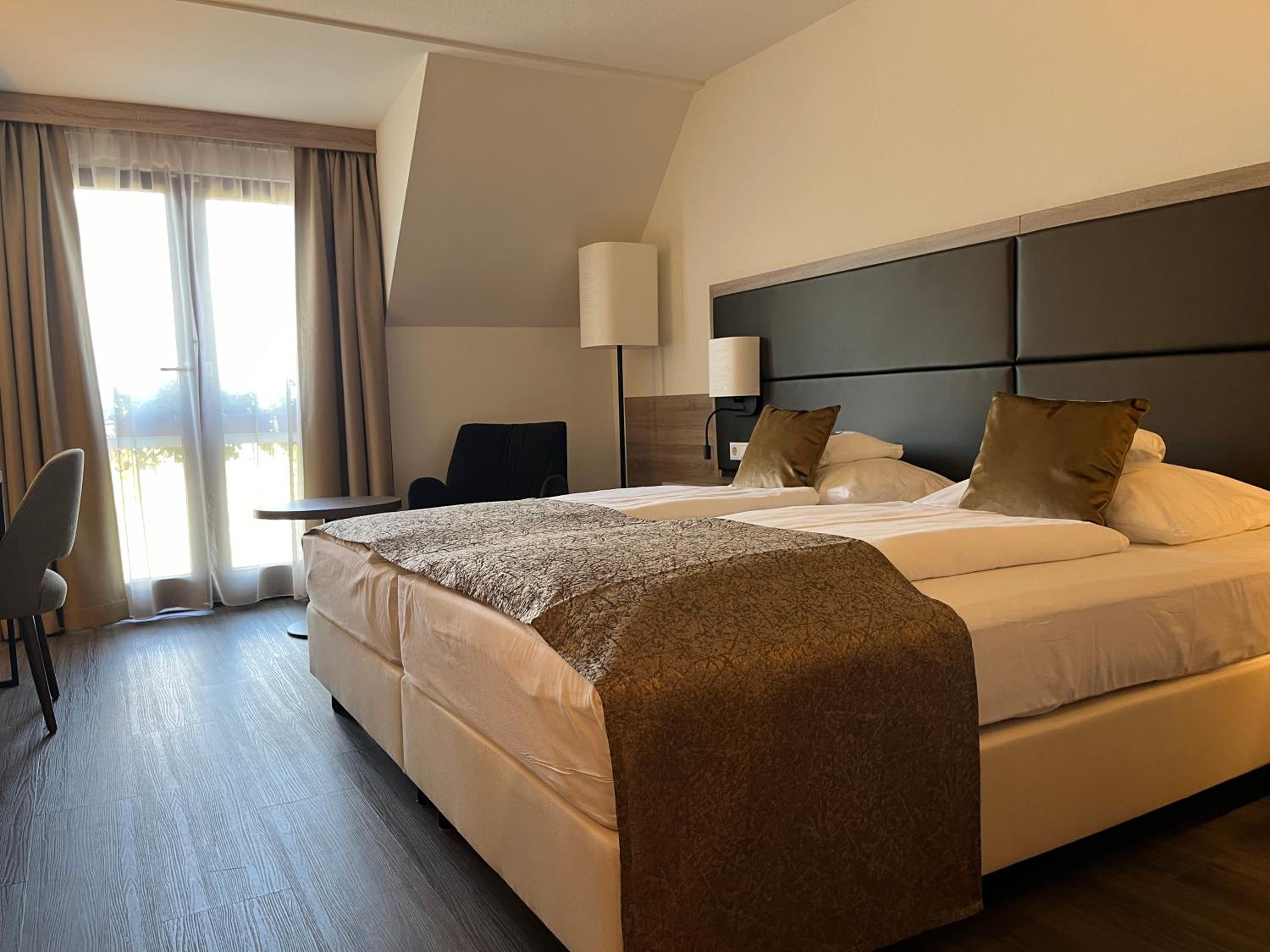 Double Room with Garden View - Photo 4