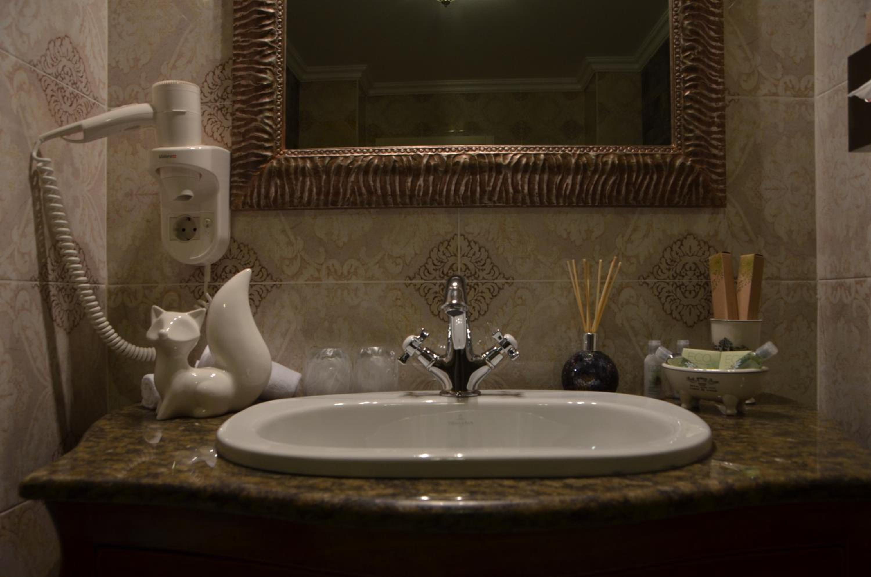 Suite - Photo 5