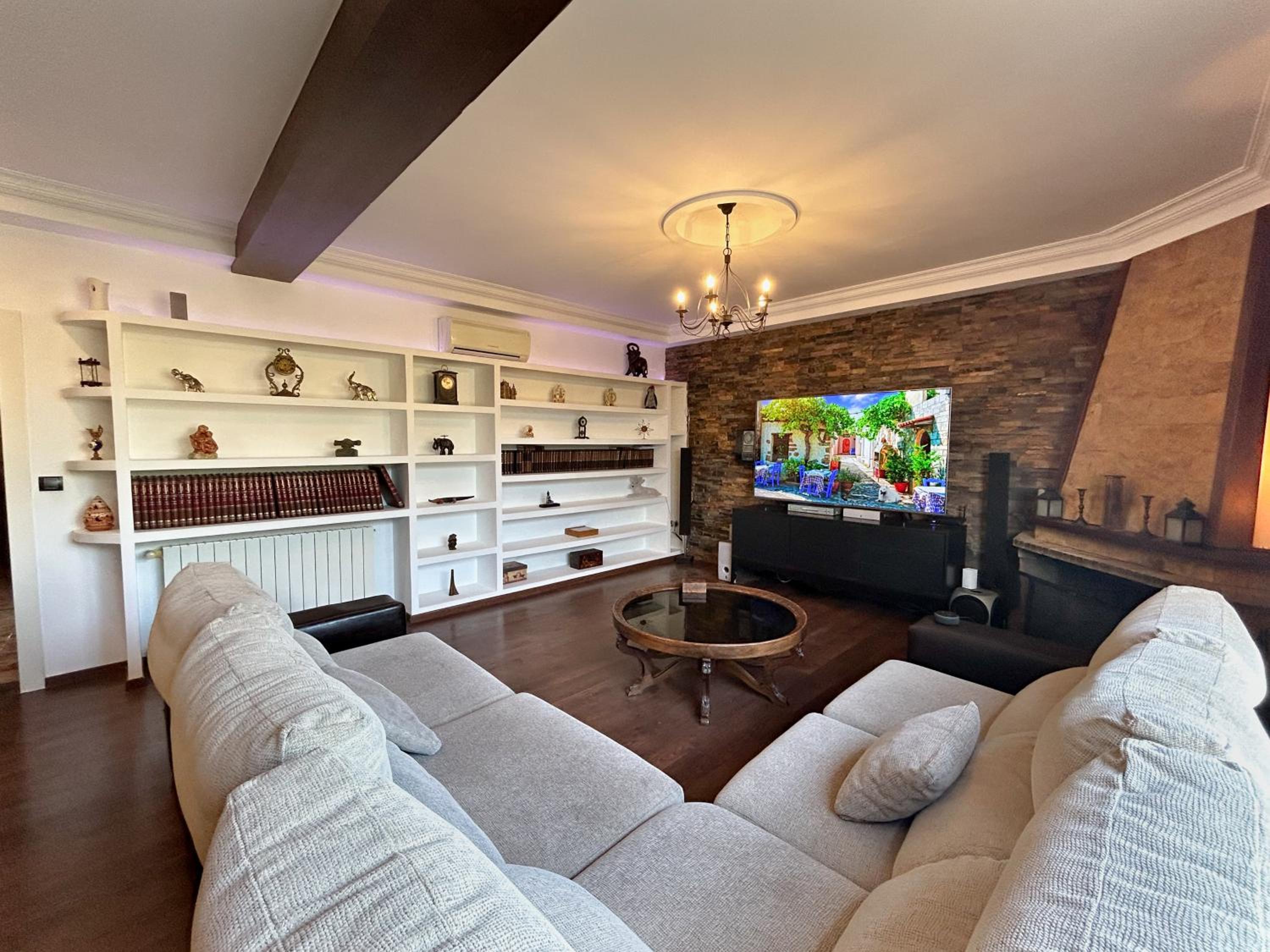 Three-Bedroom House photo 2
