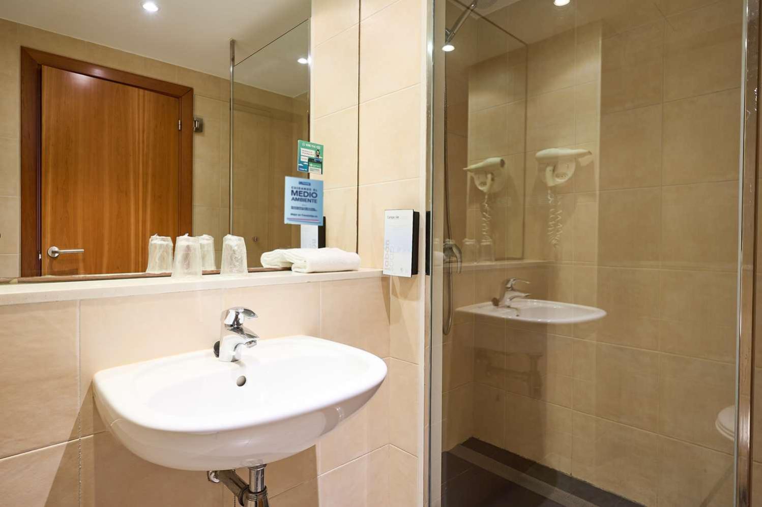 Triple Room - Photo 7
