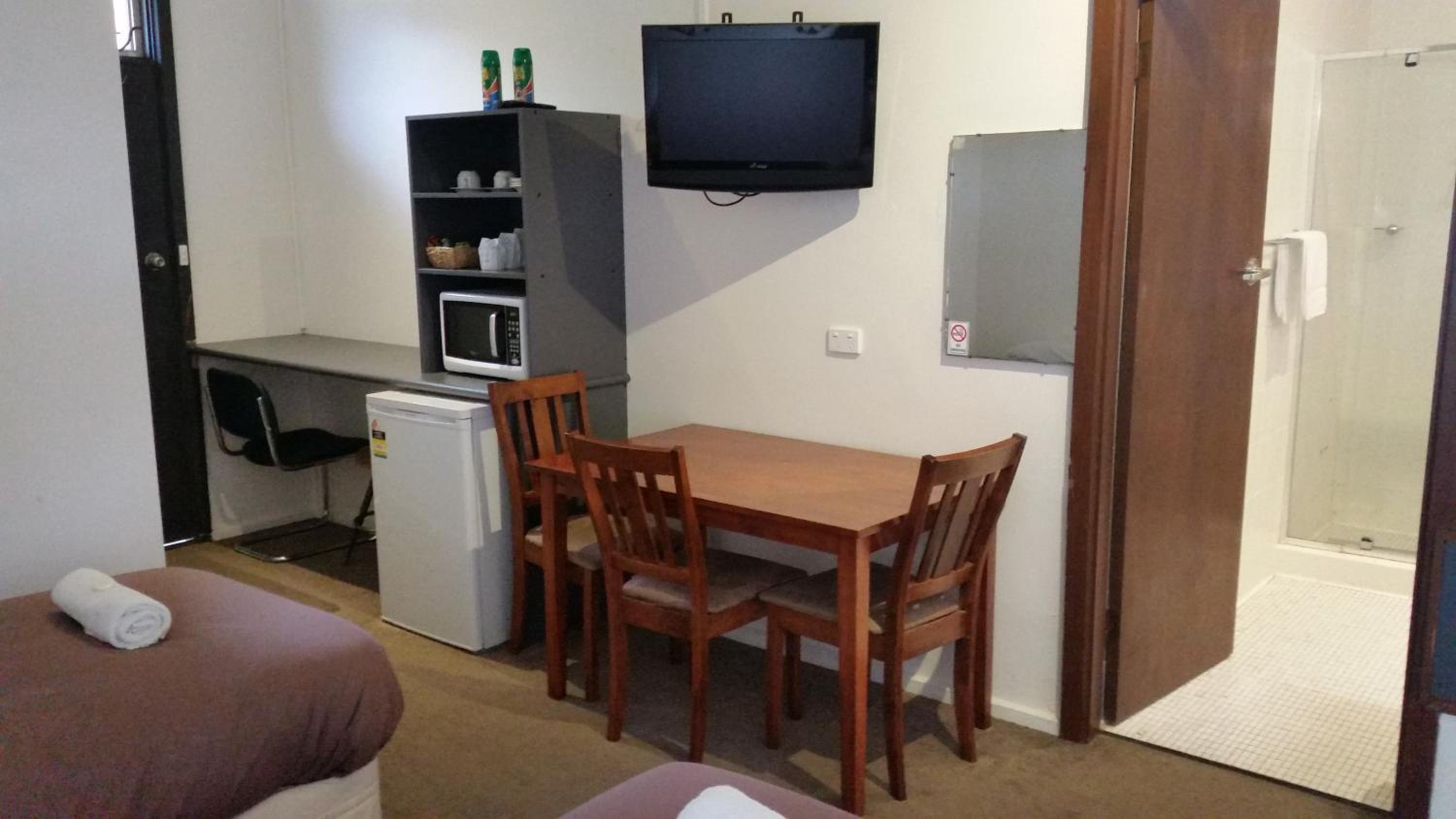Family Room - Photo 5