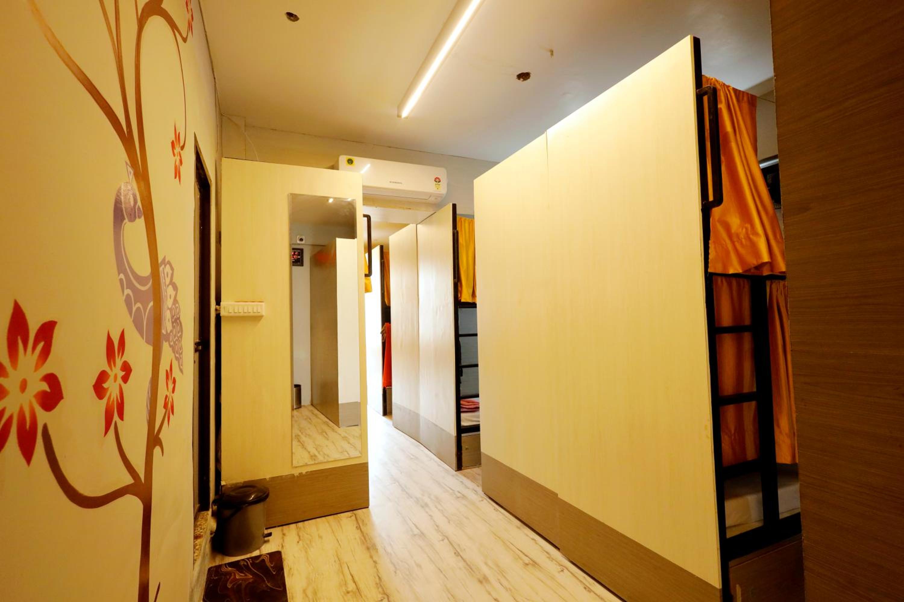 4-Bed Female Dormitory Room photo 3