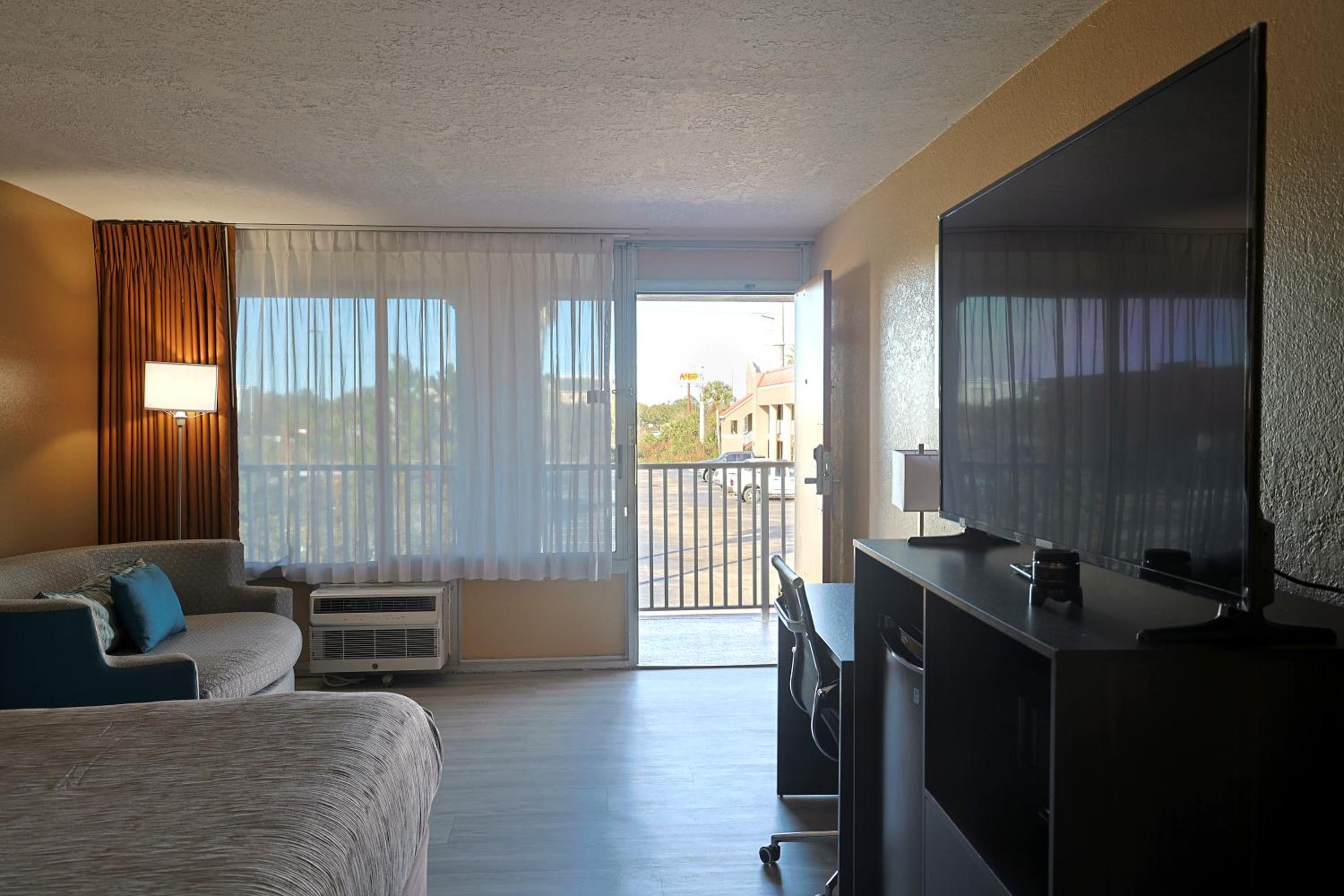 Queen Suite with Two Queen Beds and Living Room - Non Smoking