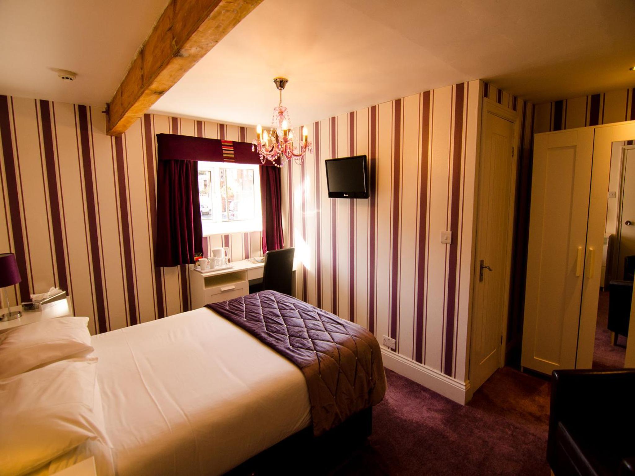 Double Room with Private Bathroom - Photo 1