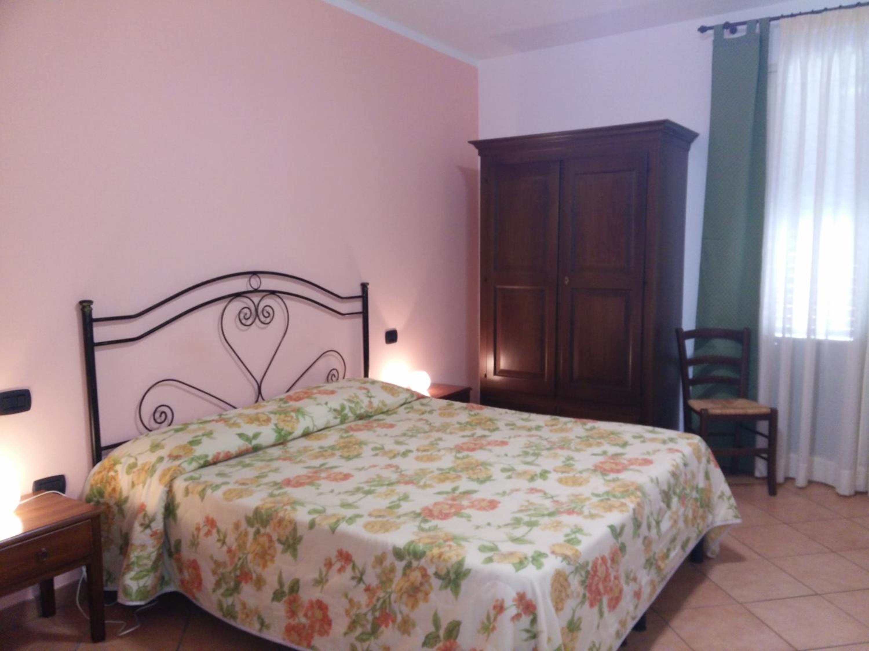 One-Bedroom Apartment - Annex photo 1