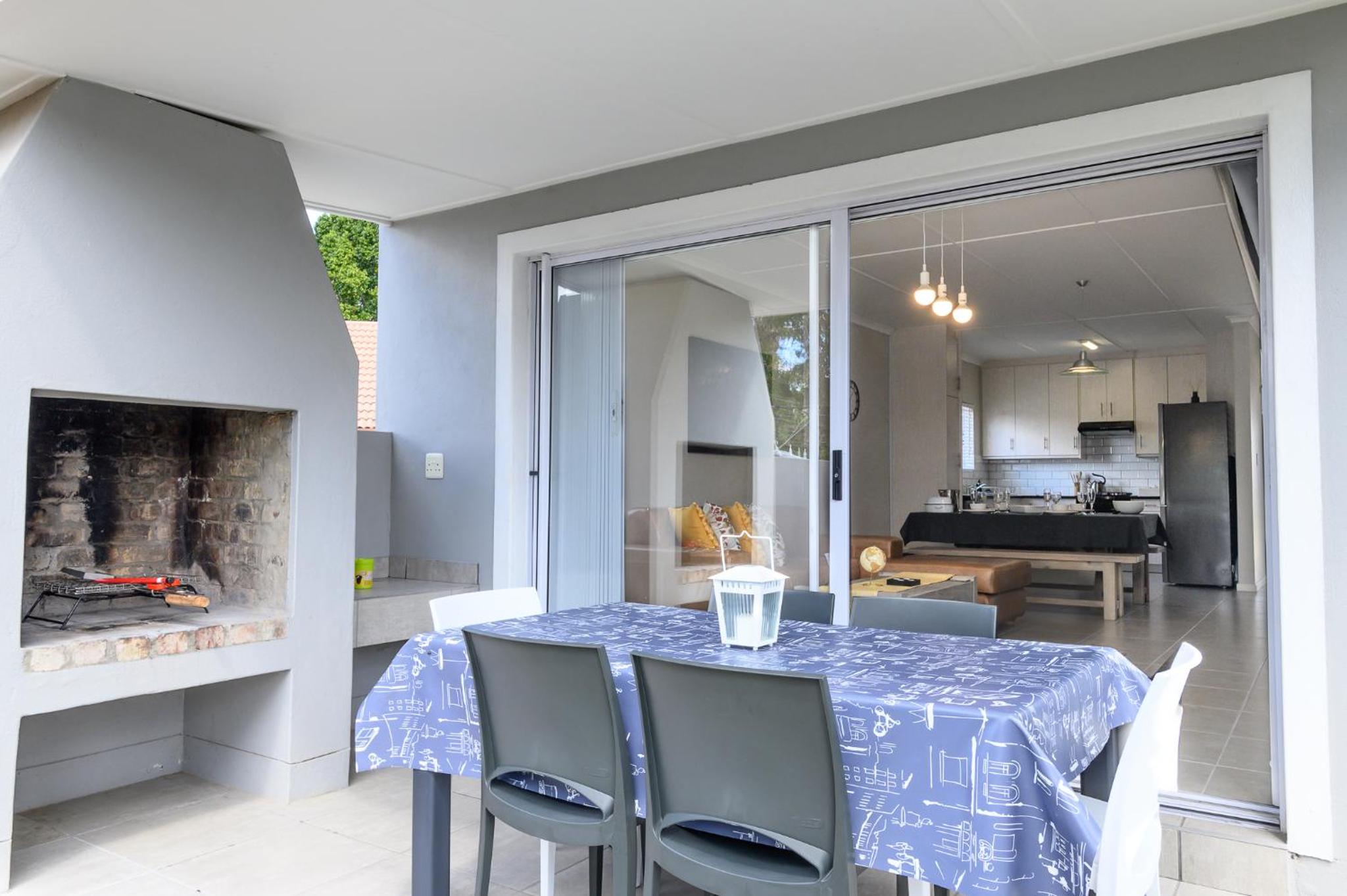 Luxury Apartment - Photo 2