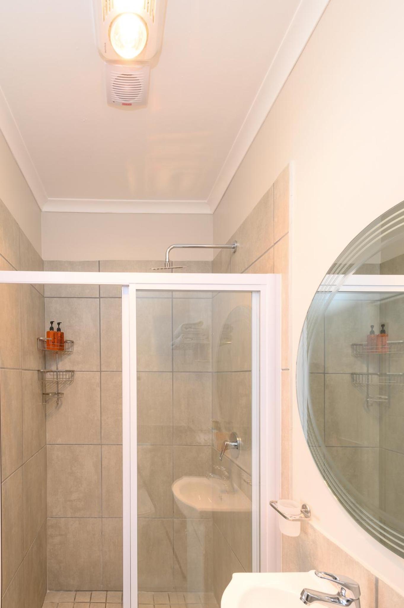 Luxury Apartment - Photo 11