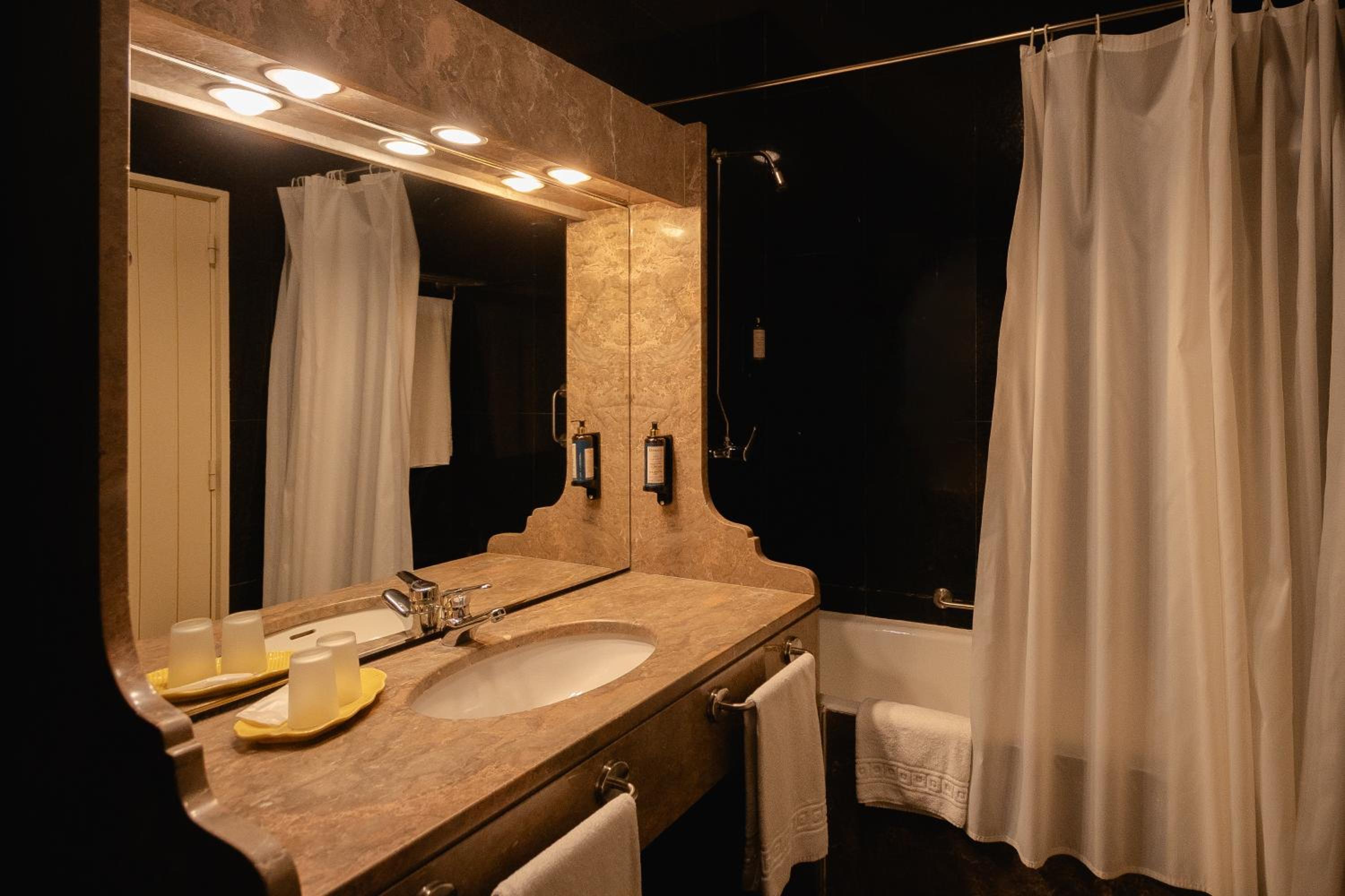 Double or Twin Room - Romantic Offer  photo 3