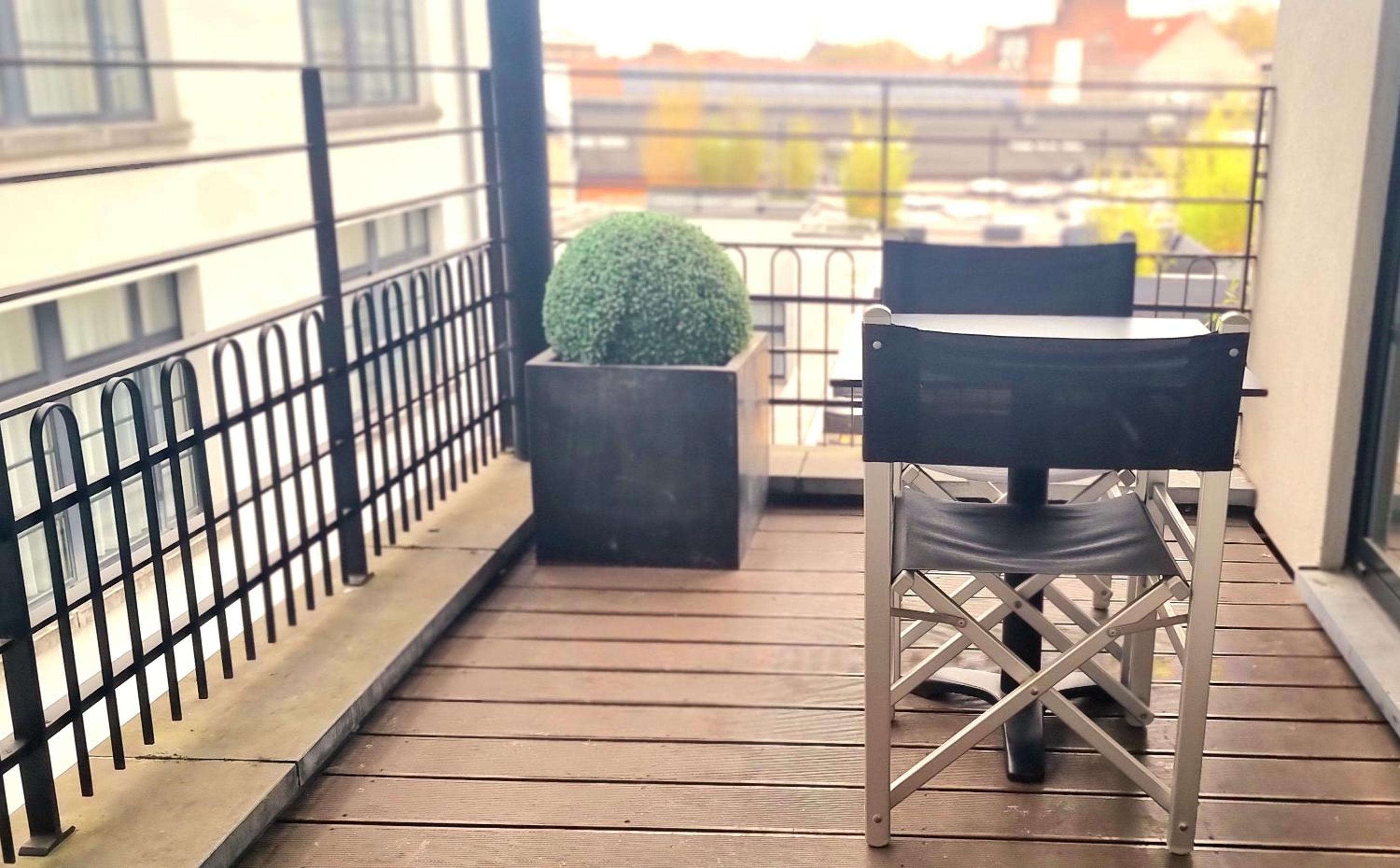 Family Room with Balcony photo 1