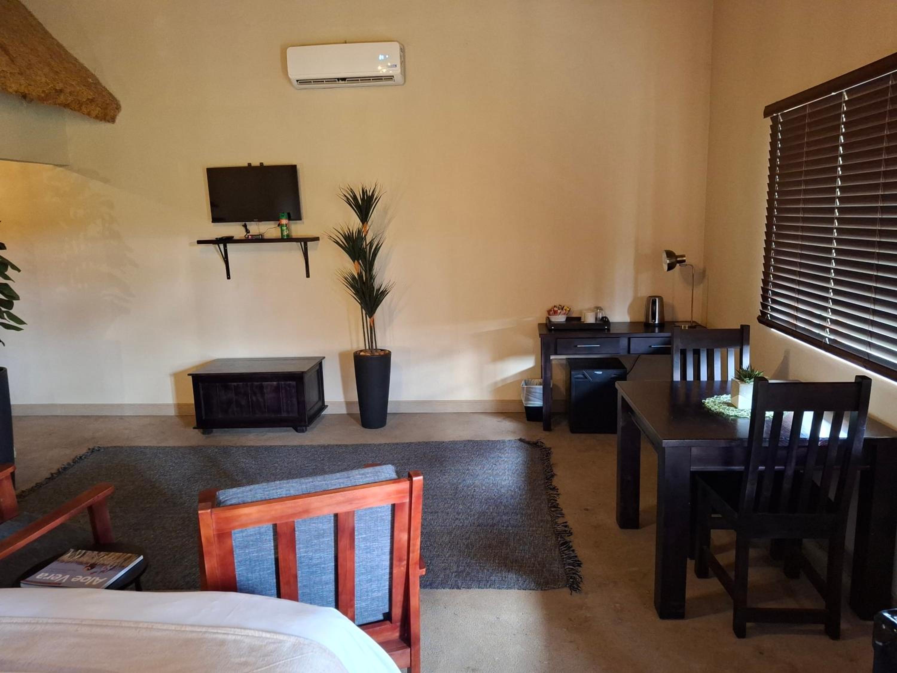 Standard King Room photo 3