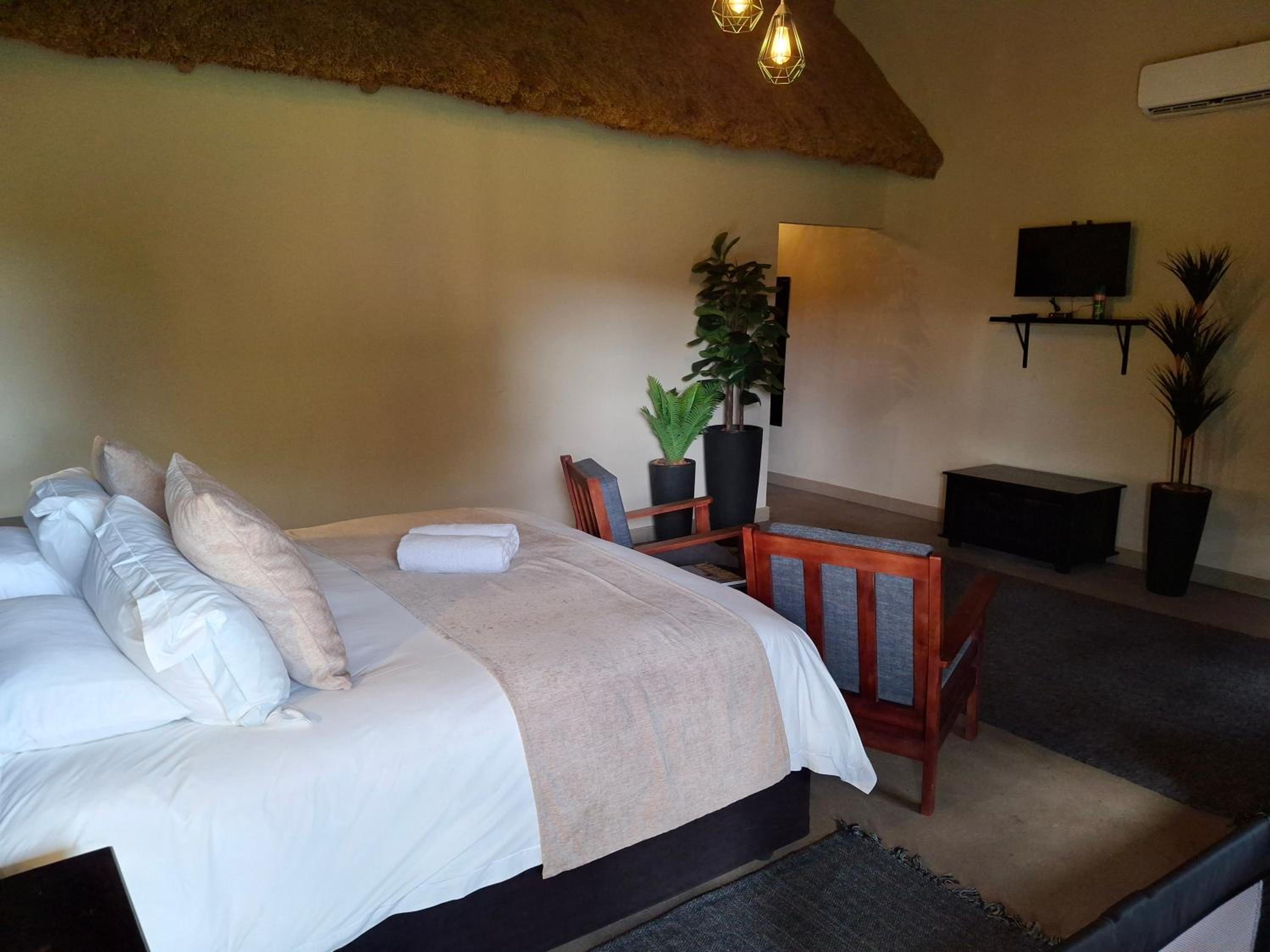 Standard King Room photo 2